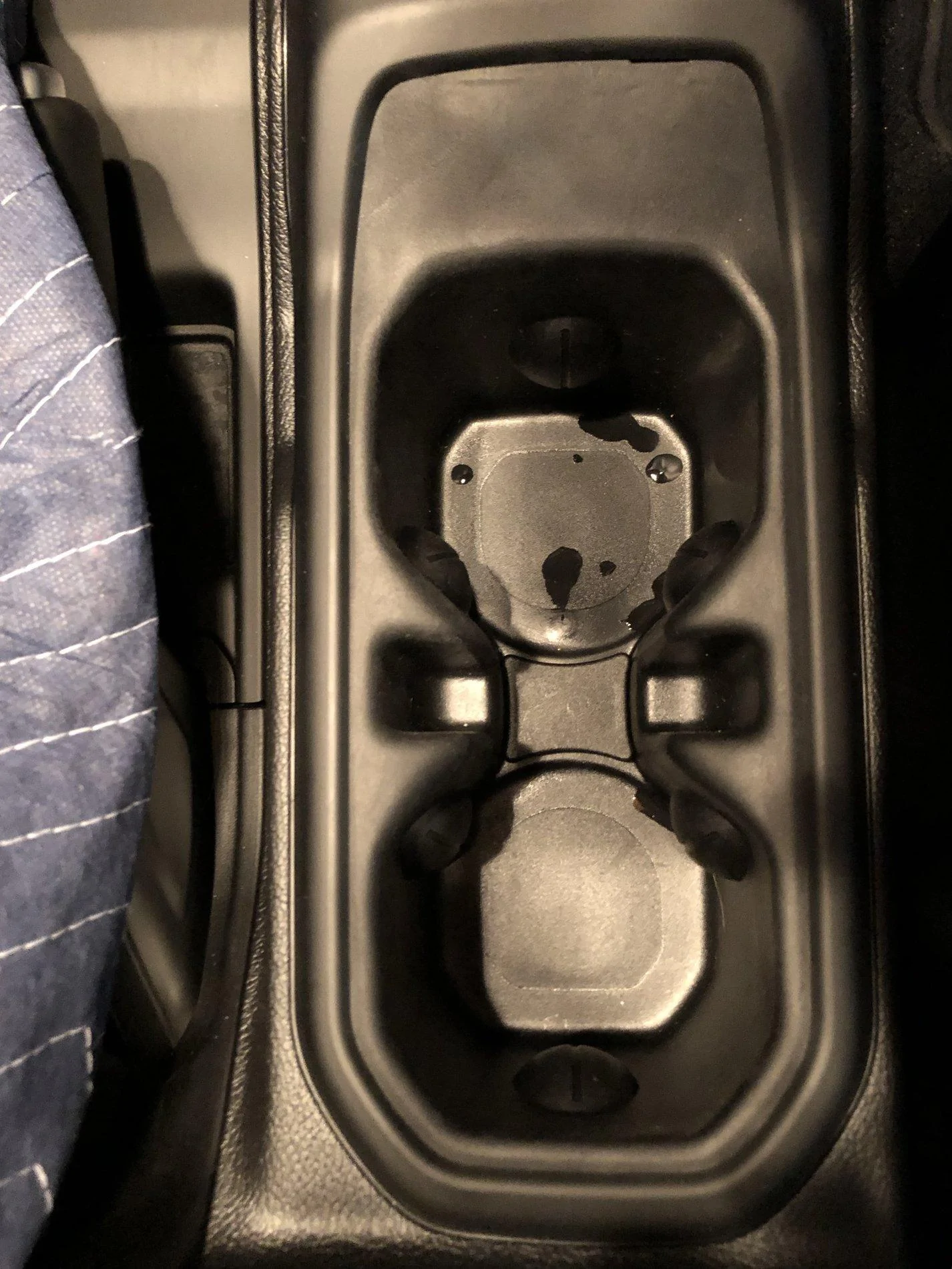 Jeep Wrangler JL JL Front Cupholder Removal AE80FCDB-B234-458C-BEFD-E9E28A9B04F7