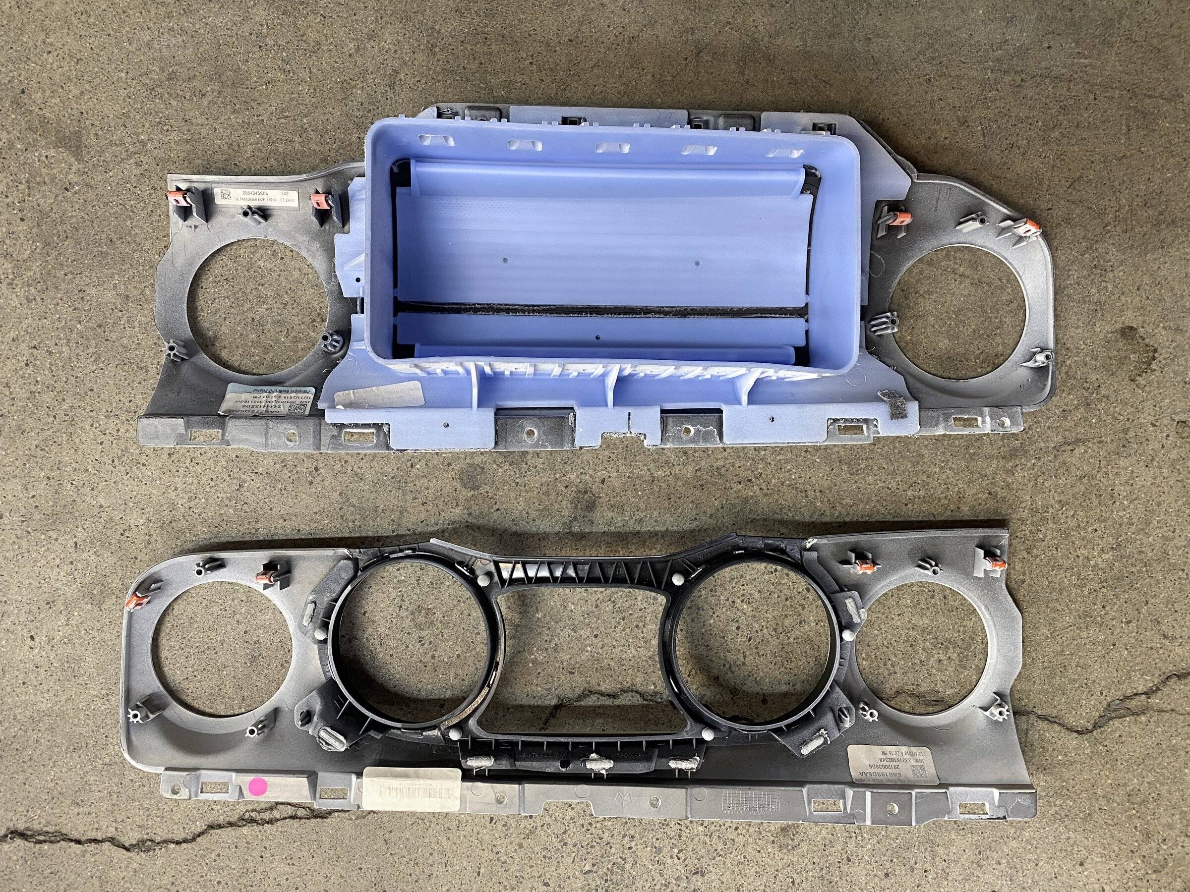 Jeep Wrangler JL JLU Dash - Driver/ Passenger 25DBA11D-C003-4DF4-9A23-884FBE6E3F23