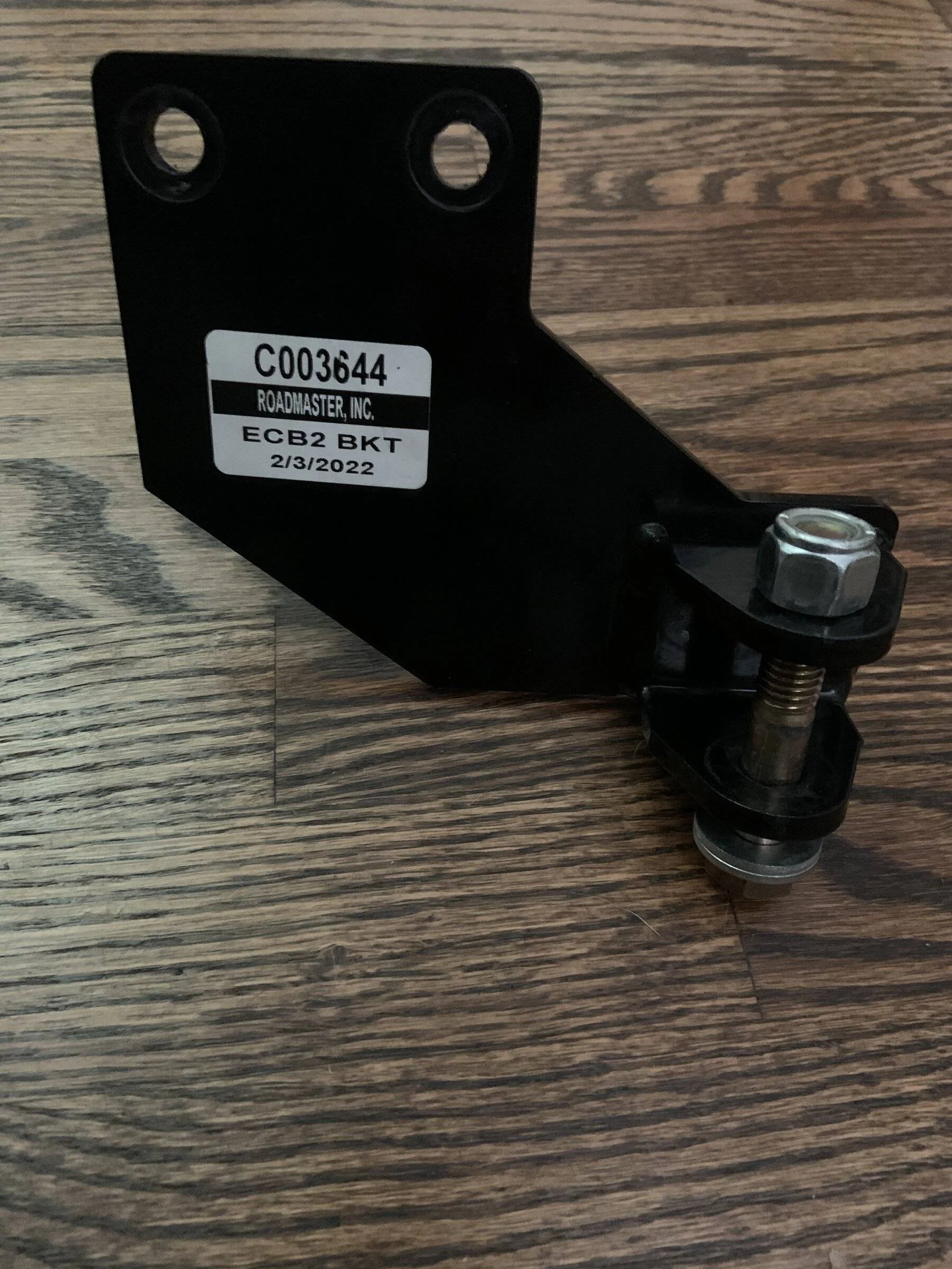 Jeep Wrangler JL Roadmaster ExactCenter stock location bracket F73467D9-3A64-43F1-845D-2A4F1E955262