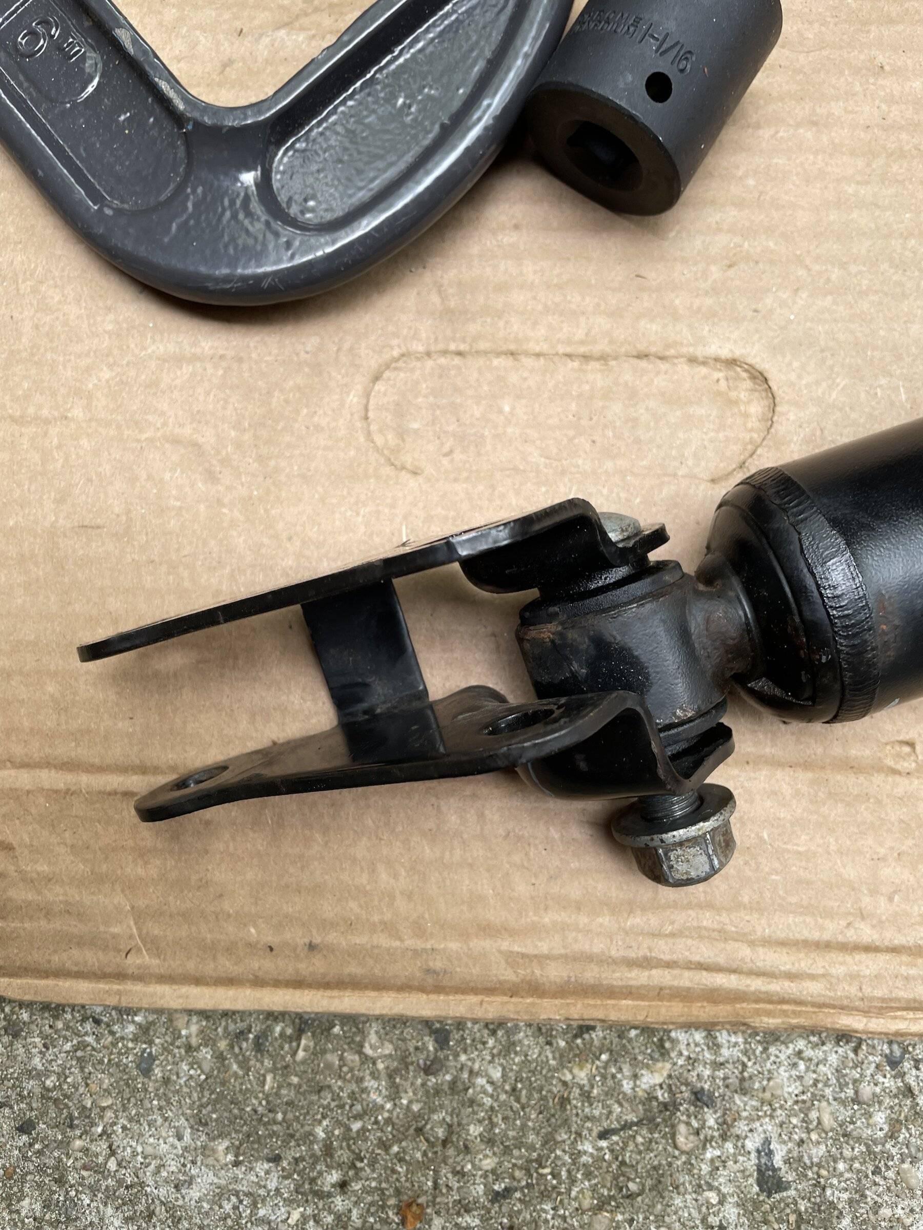 Jeep Wrangler JL Mopar steering damper bracket 3B654958-B3EA-4771-A035-7EDE280700D5