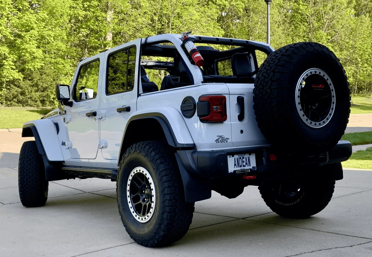 Jeep Wrangler JL remove white lettering from KO2s 1652624206205