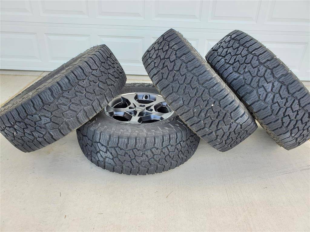 Jeep Wrangler JL Gladiator Rubicon Wheels & Tires (4) 20220516_160708 (Medium)