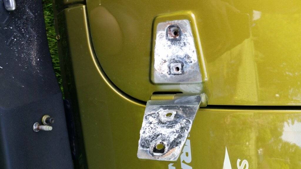 Jeep Wrangler JL Bubbles in Paint at Door Hinges 1851E822-161D-4523-9C71-6FFEEB906EBB