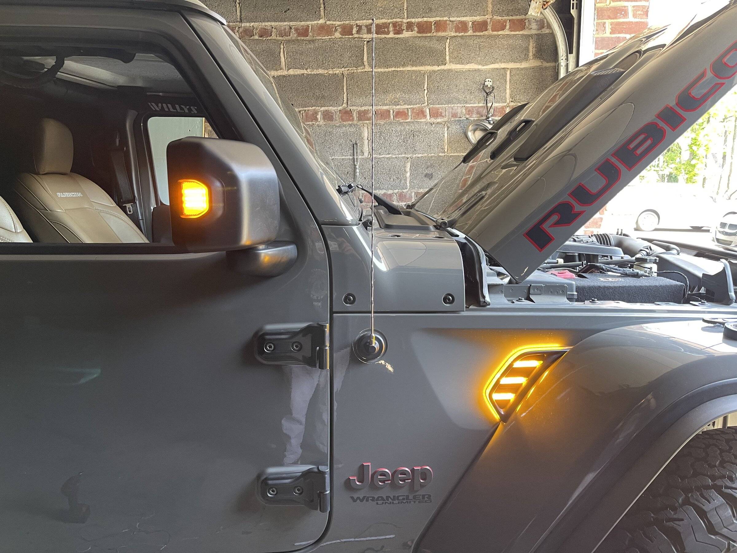 Jeep Wrangler JL Added Mirror Turn Signals 19354E68-3D1E-4346-8340-0F223B498D0A