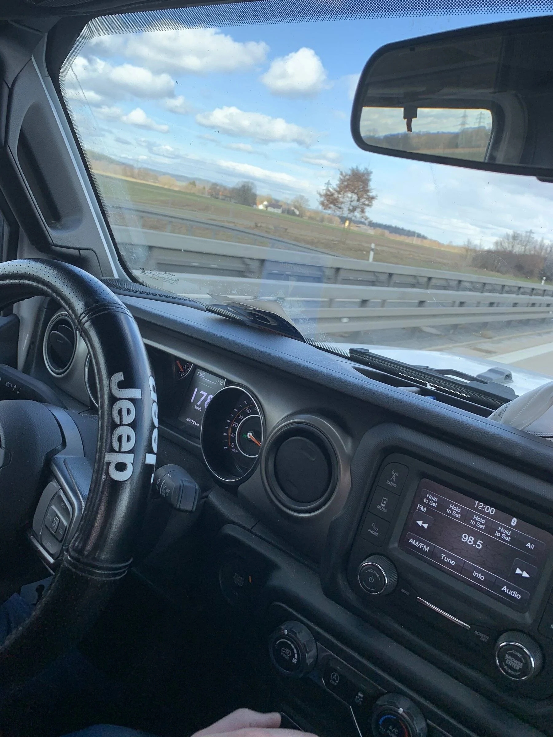 Jeep Wrangler JL What is the top speed? 5FCE3D9D-4E61-4DA6-BA28-9F314FA2AC27