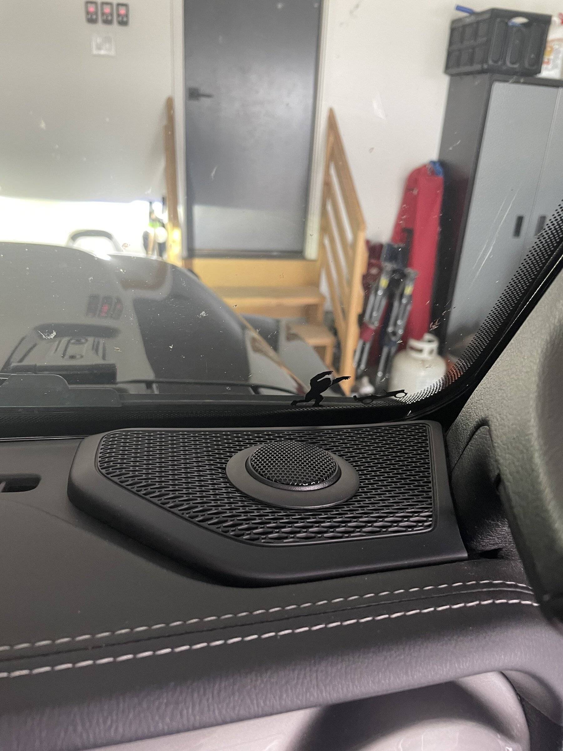 Jeep Wrangler JL Adding an Aftermarket Amp(s) IMG-1535