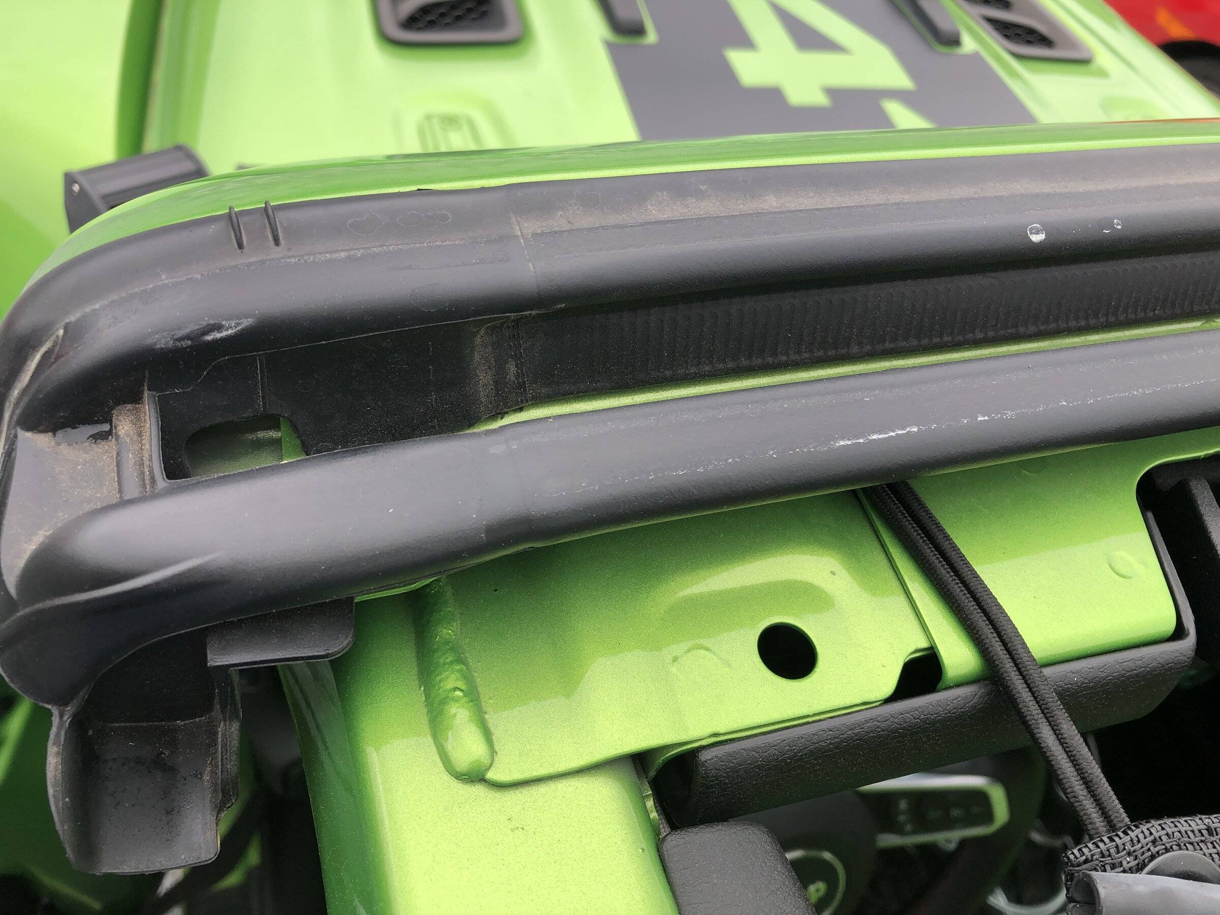 Jeep Wrangler JL Freedom Panel Leak on Driver front edge... IMG_2973.JPG