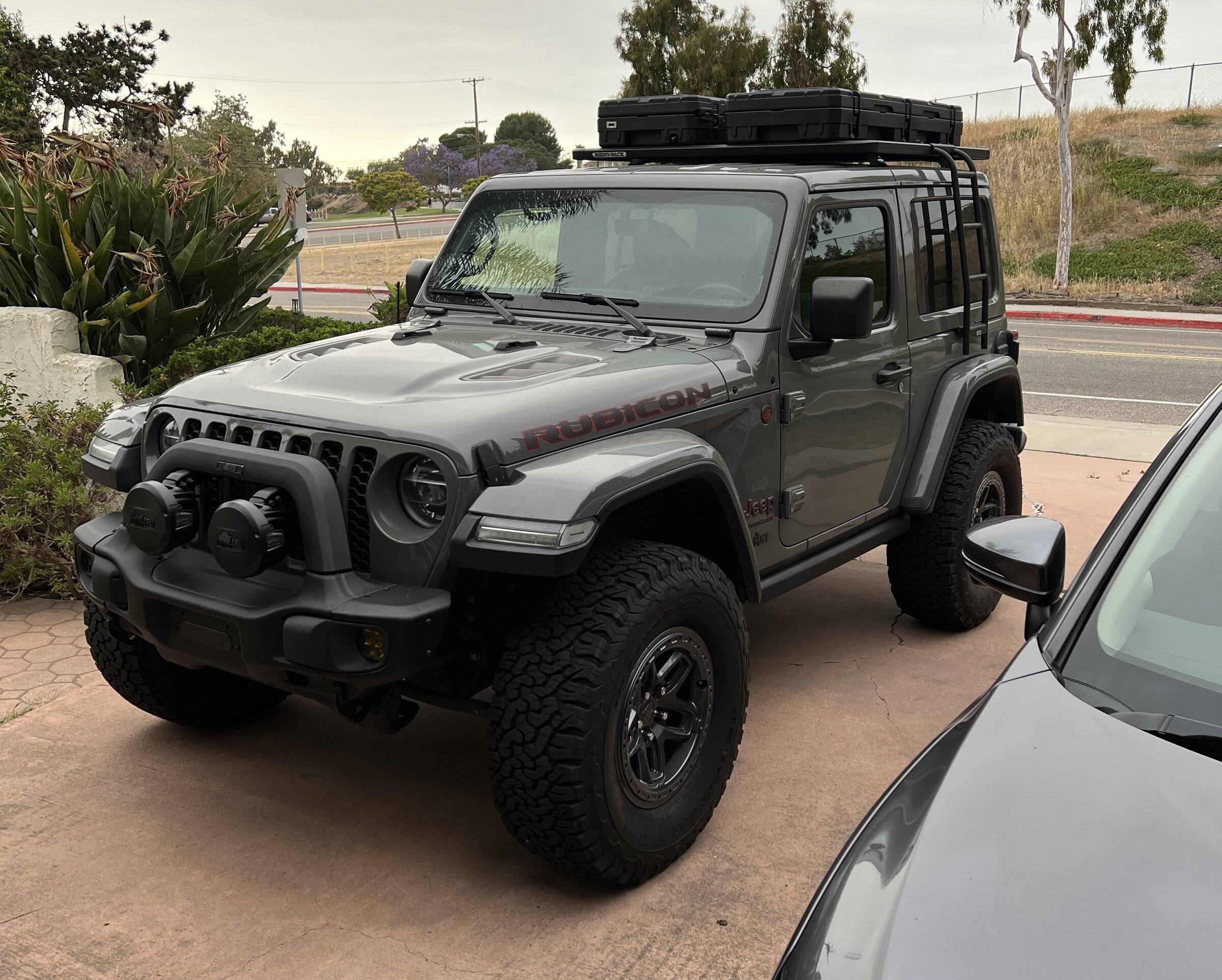 Maximus-3 2door roof rack with Rhino-Rack Pioneer platform | Jeep 