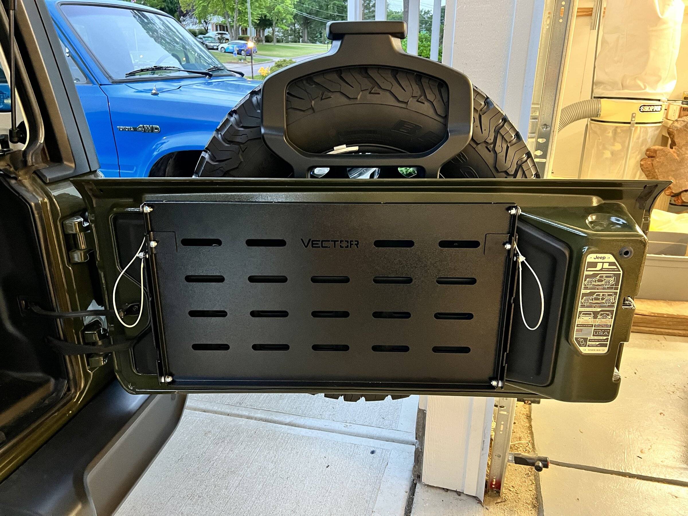 Jeep Wrangler JL Vector Off-Road Vector Table Closed