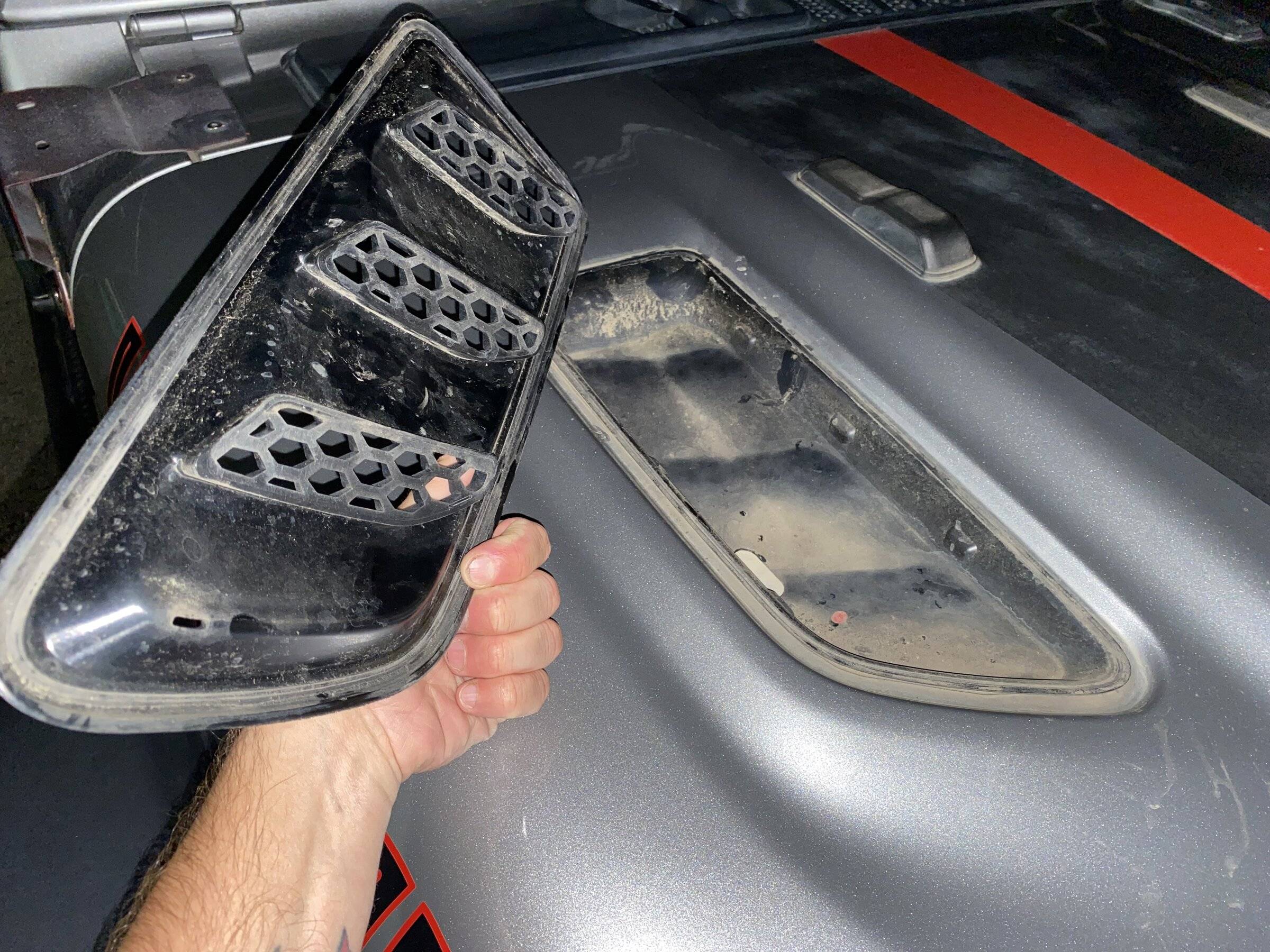 Jeep Wrangler JL Broken Rubicon hood vent? 5E3726D2-315C-4E4C-BFA9-B53D9B885F49