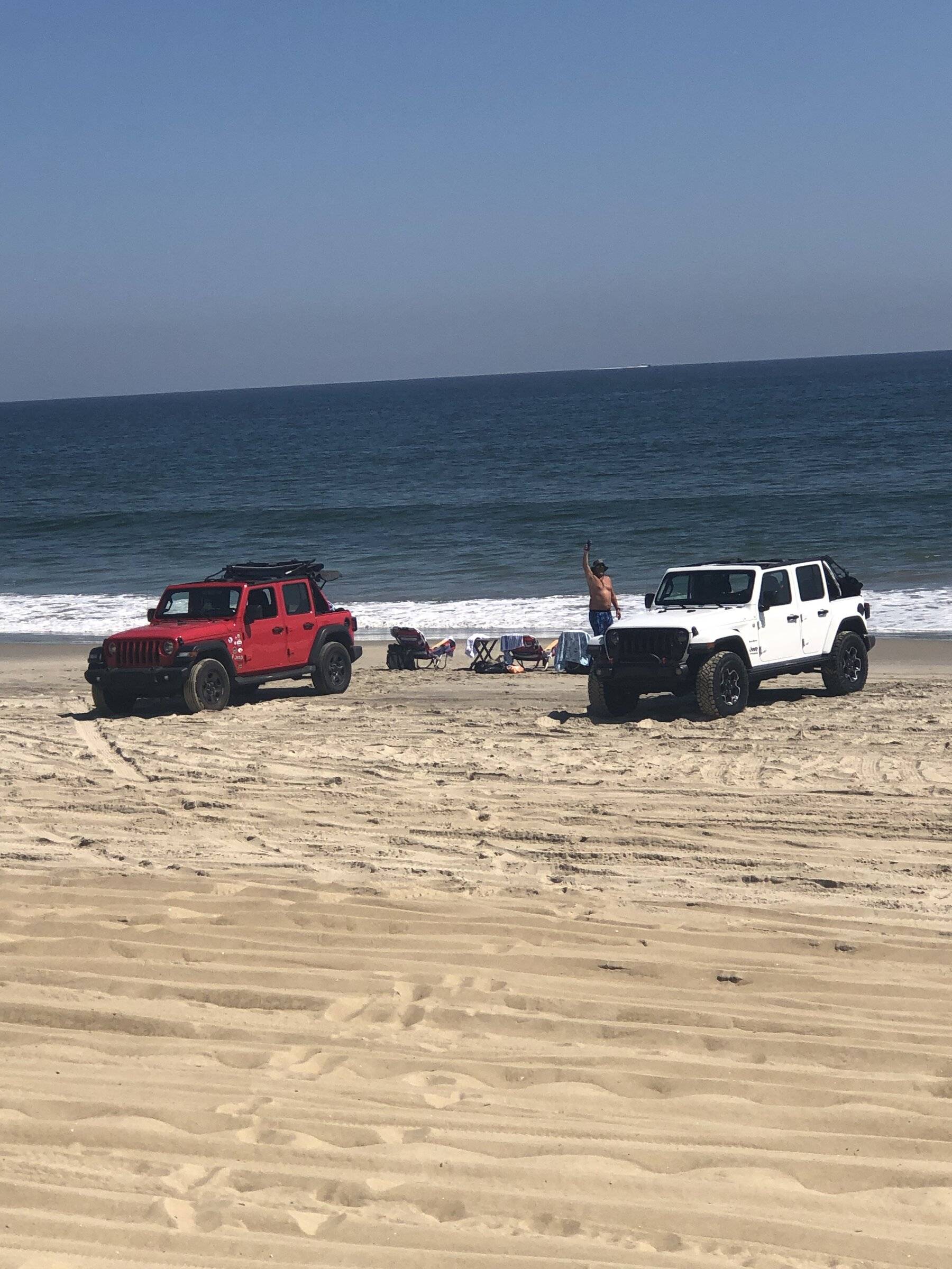 Jeep Wrangler JL Driving on the Beach 6AC19427-61E5-4D04-A833-BE58F992F706