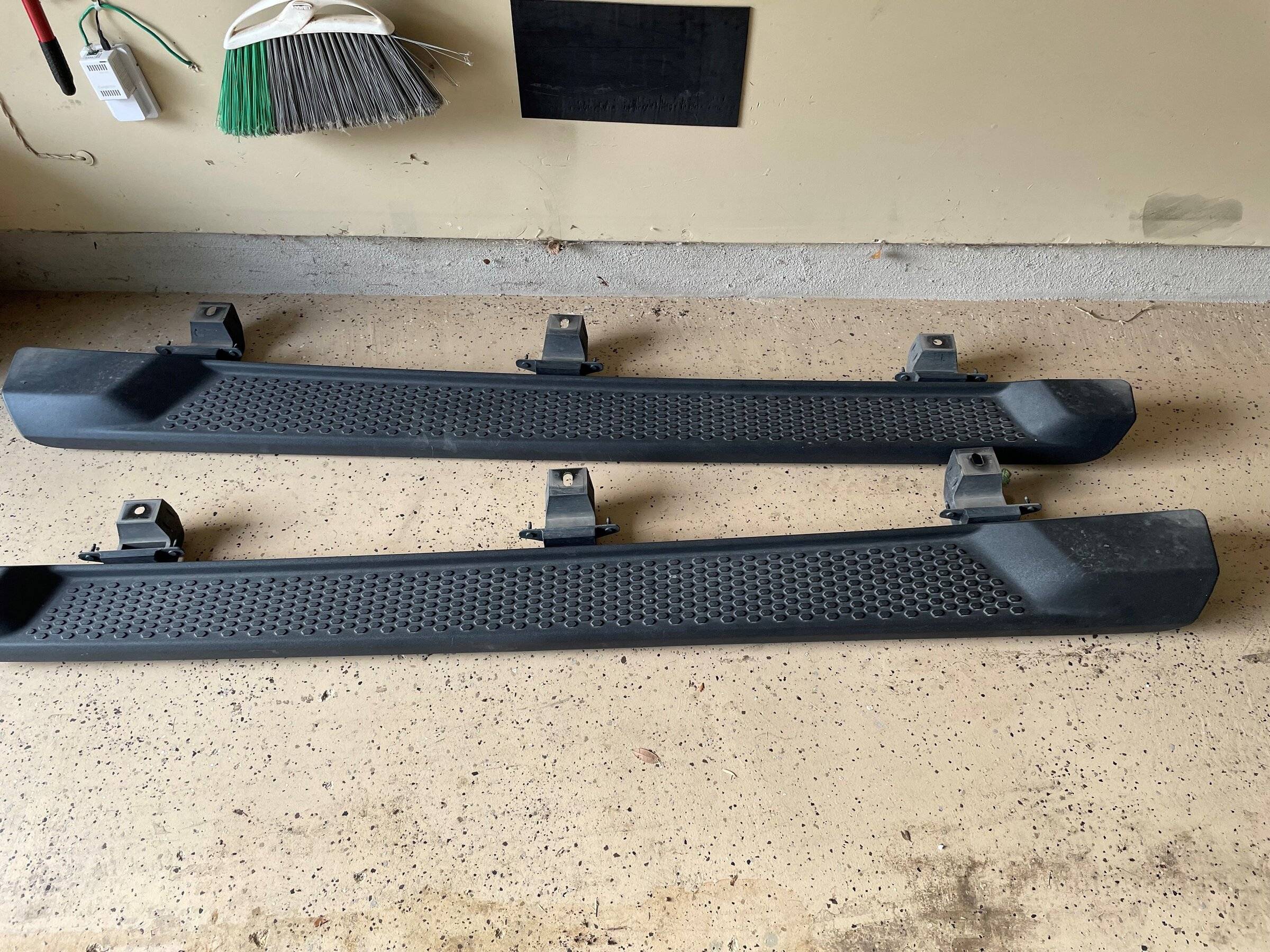Jeep Wrangler JL OEM Side Steps for JLU (4-door) SIde_Steps