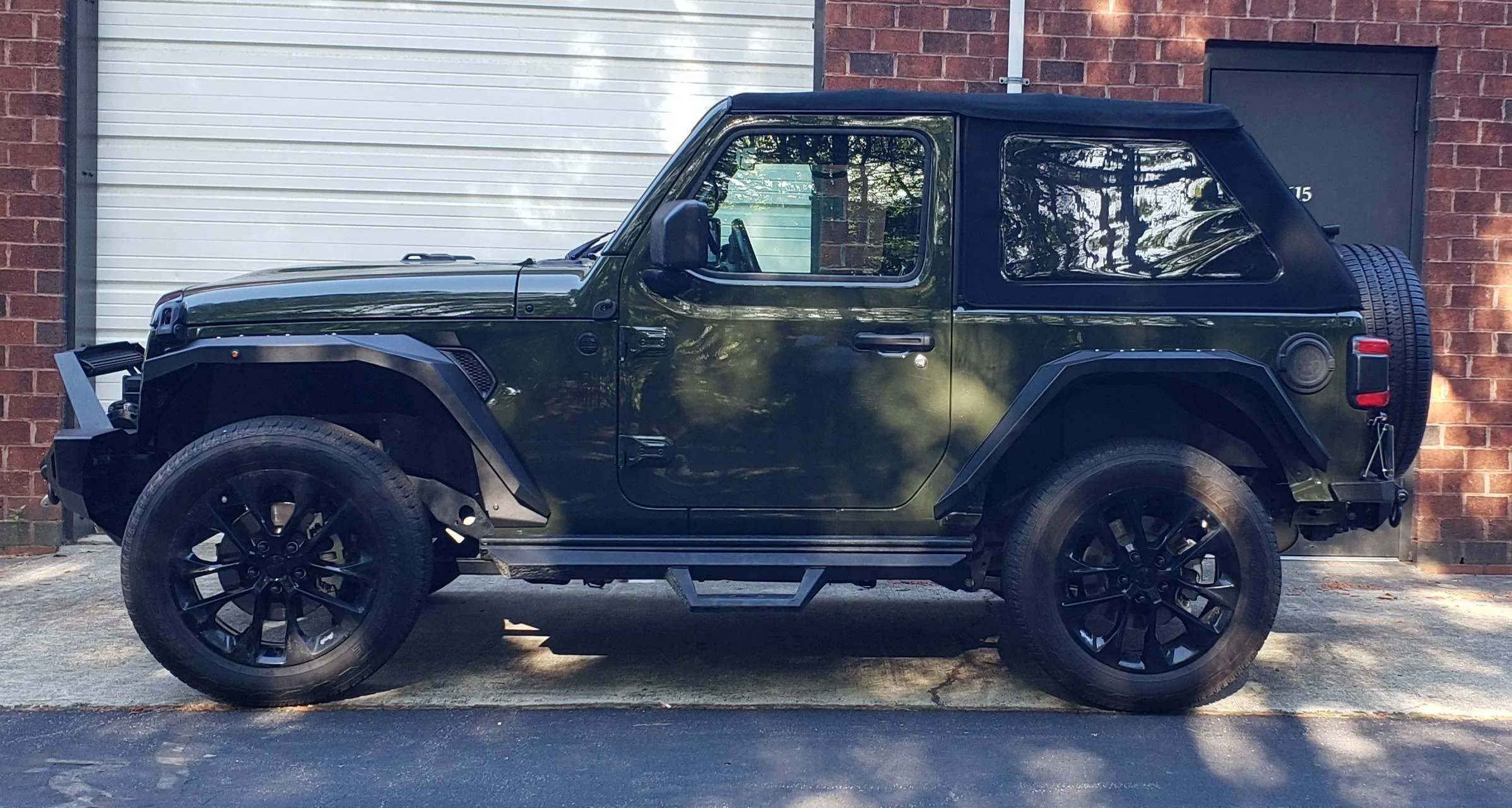 Jeep Wrangler JL Sliders/Steps while keeping factory rock rails 20220425_094428