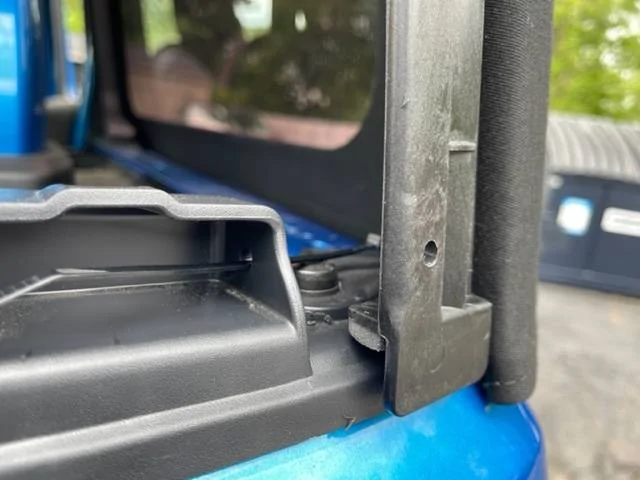 Jeep Wrangler JL Soft Top window blowing out IMG_2553