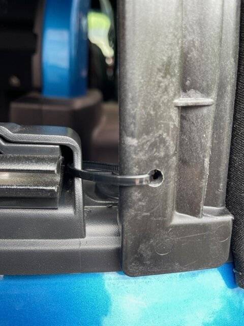 Jeep Wrangler JL Soft Top window blowing out IMG_2556.JPG