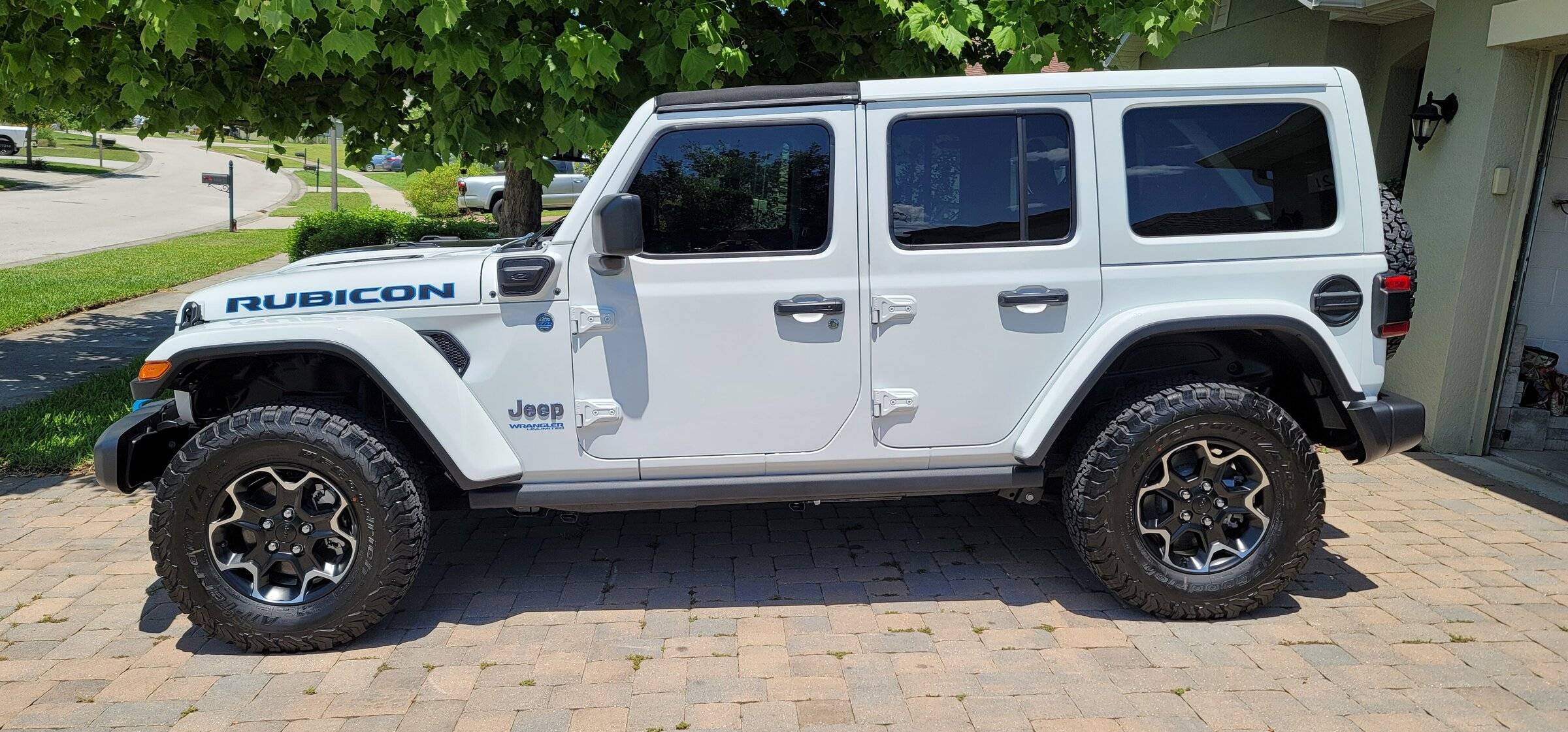 Jeep Wrangler JL 2022 Rubicon 4xe wheel/tire combo 20220417_133706