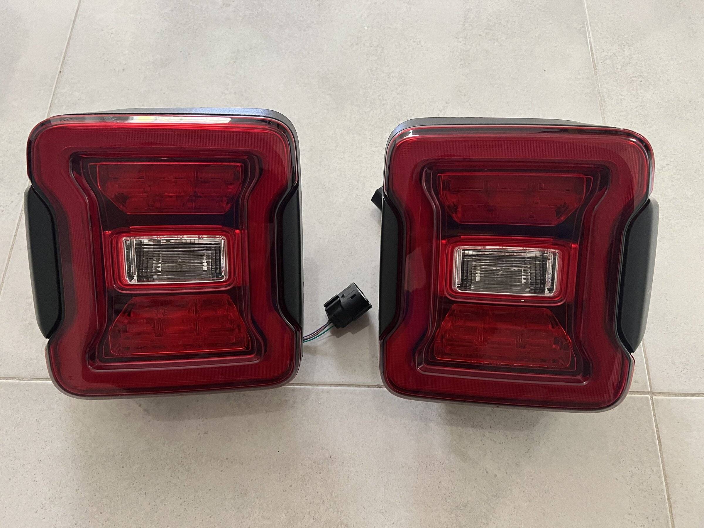 Jeep Wrangler JL OEM Tail Lights LED 1CE415DC-4384-4DF9-B03C-E1C41FC6CB01