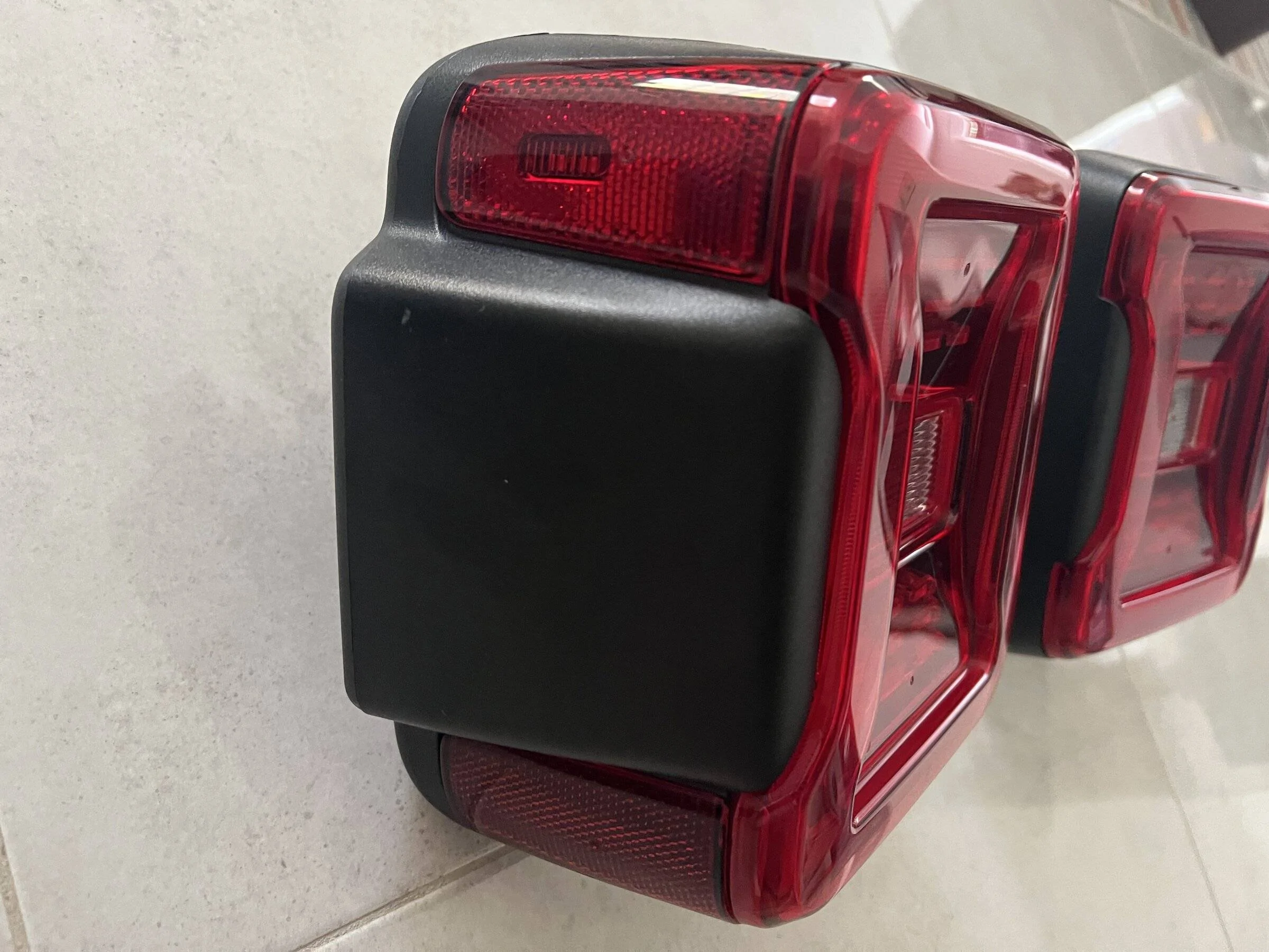 Jeep Wrangler JL OEM Tail Lights LED 2B973E7F-A53A-4362-846C-331797C12044