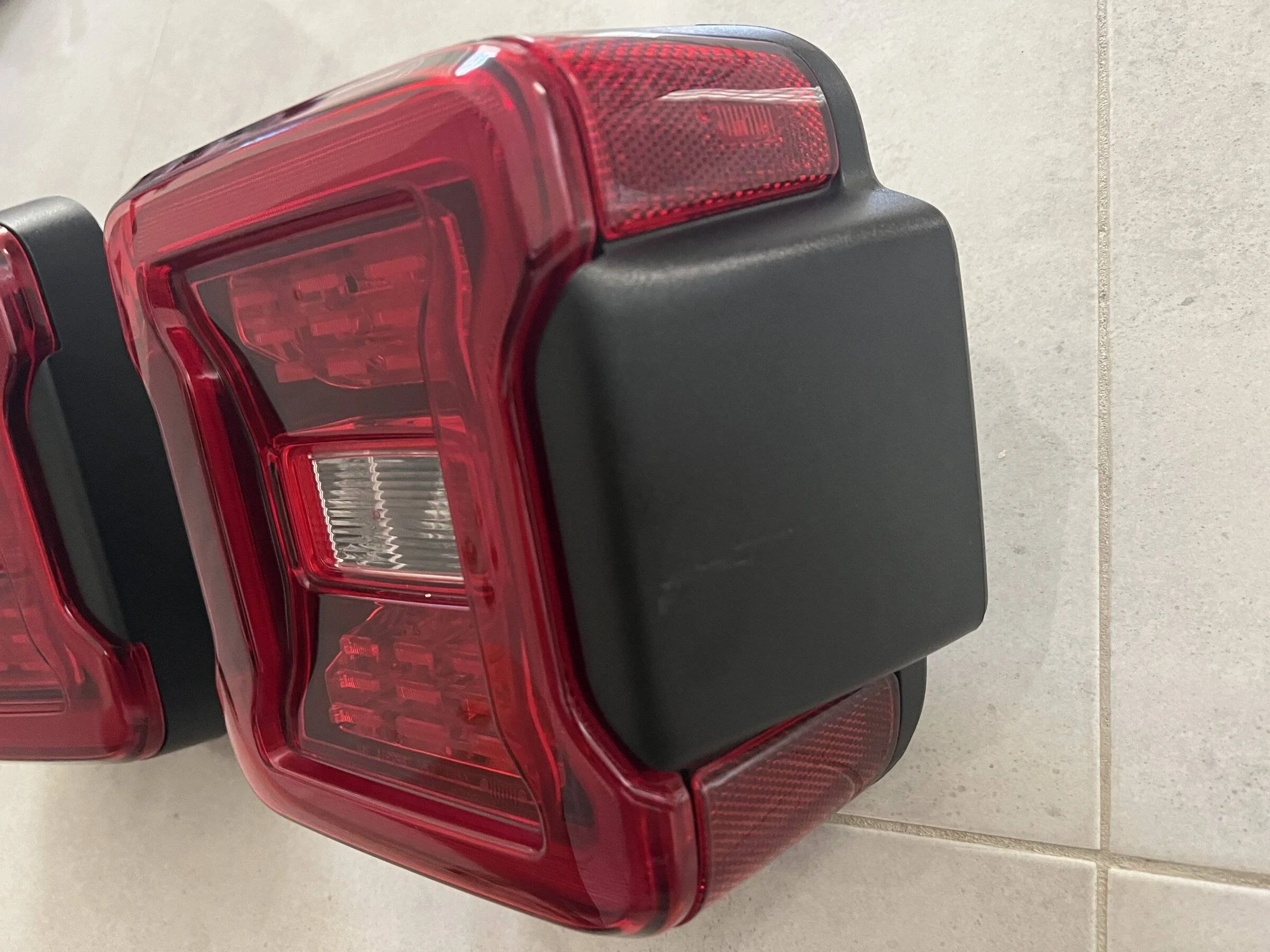 Jeep Wrangler JL OEM Tail Lights LED 16B2C397-C2E3-4D6F-9AF9-A96443EDC9C7