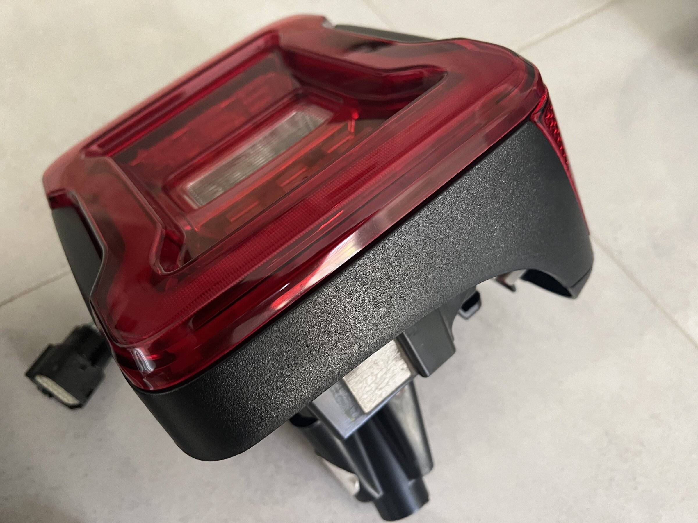Jeep Wrangler JL OEM Tail Lights LED 7E28115E-7CF1-4355-A726-627C3F26D23B