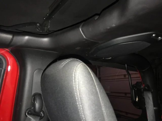 Jeep Wrangler JL GMRS Antenna Cable Run IMG_4845