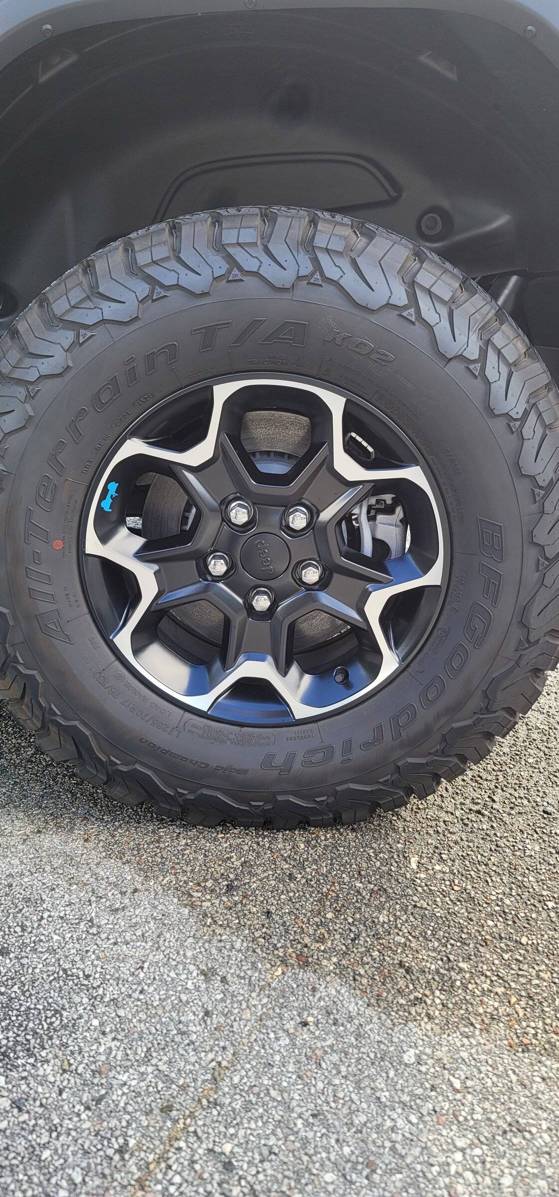 Jeep Wrangler JL 2022 Rubicon 4xe wheel/tire combo 20220601_085020