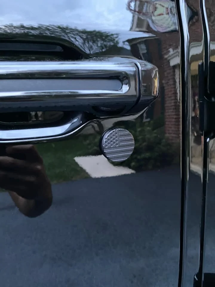 Jeep Wrangler JL ? Threedom Custom Design Key Lock Caps? Flag key hole on black j