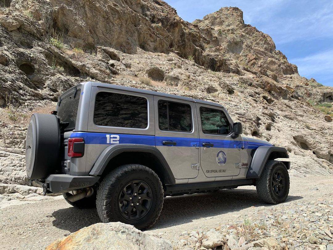 Jeep Wrangler JL New Ad: Jeep x Jurassic (Featuring 4xe and Jurassic Park) ? 92356739_601647613781559_1545167636481666778_n