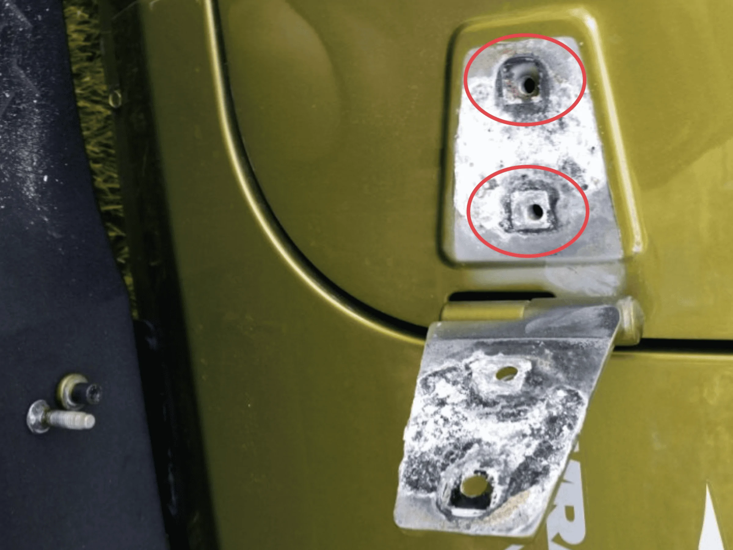 Jeep Wrangler JL Bubbles in Paint at Door Hinges 68A8AFC5-E090-4239-B998-96B2E6A4039D