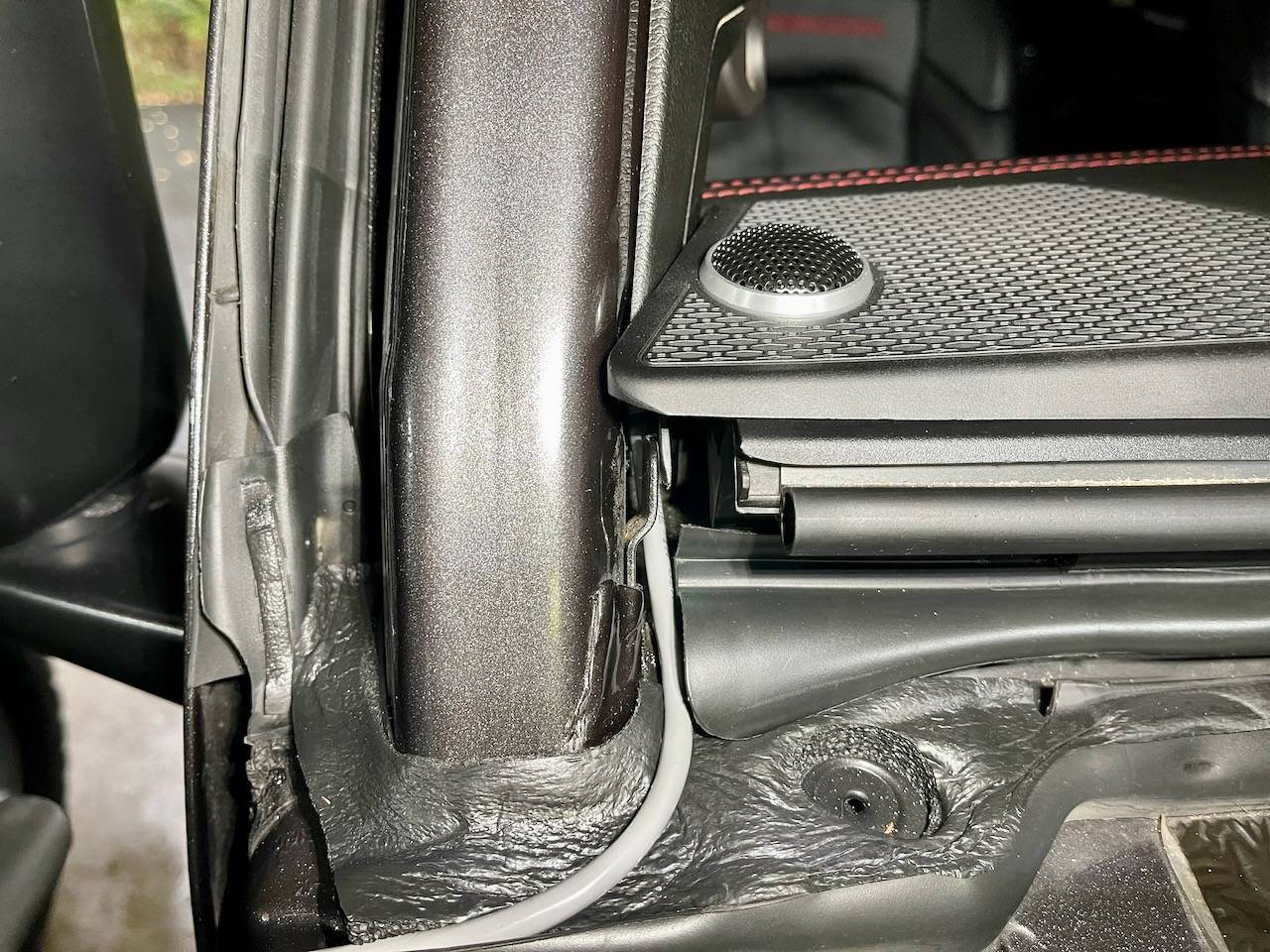 Jeep Wrangler JL GMRS Antenna Cable Run IMG_0386