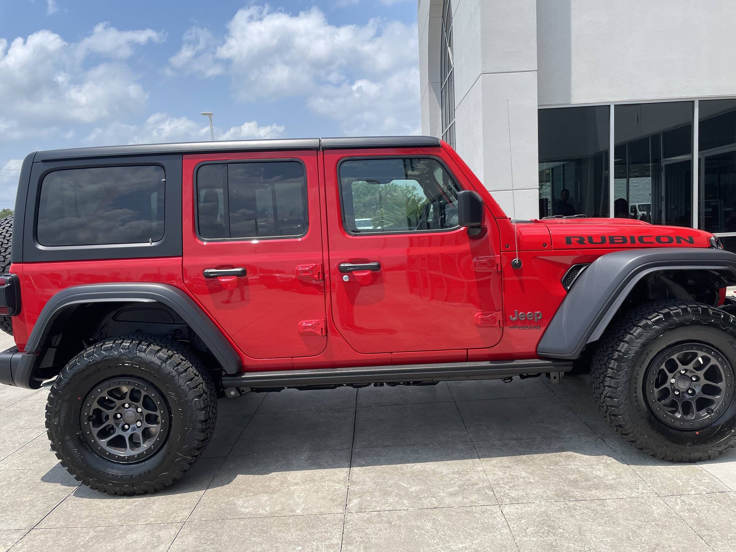 Jeep Wrangler JL Firecracker Red JLR not common?  Need pics... 2B5B7EDA-0BB7-4073-B8D3-D421F8C968FD