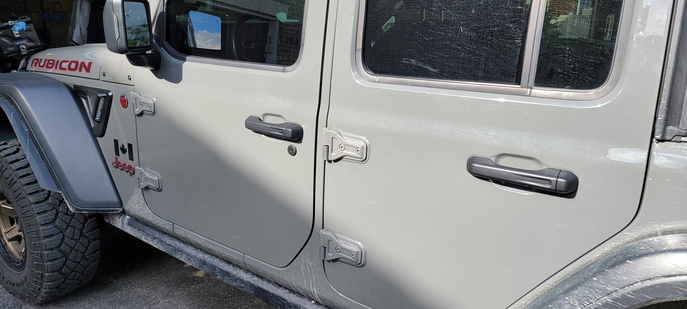 Jeep Wrangler JL Bubbles in Paint at Door Hinges 20220603_172721