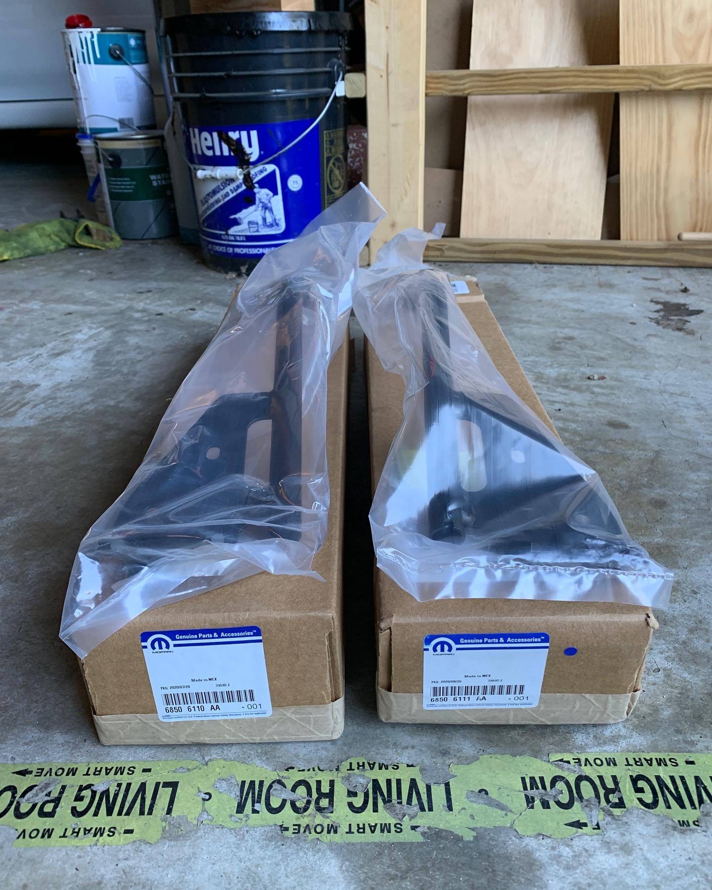 Jeep Wrangler JL Broken soft top lift arm assembly 033DE6F6-F4B2-4821-9CB2-E9FA765FCB62