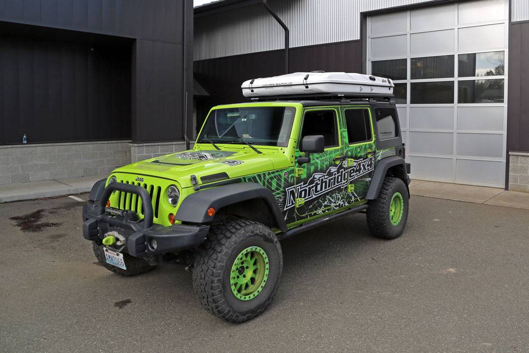 Jeep Wrangler JL Off-roading with a RTT Banner-with-Barroud