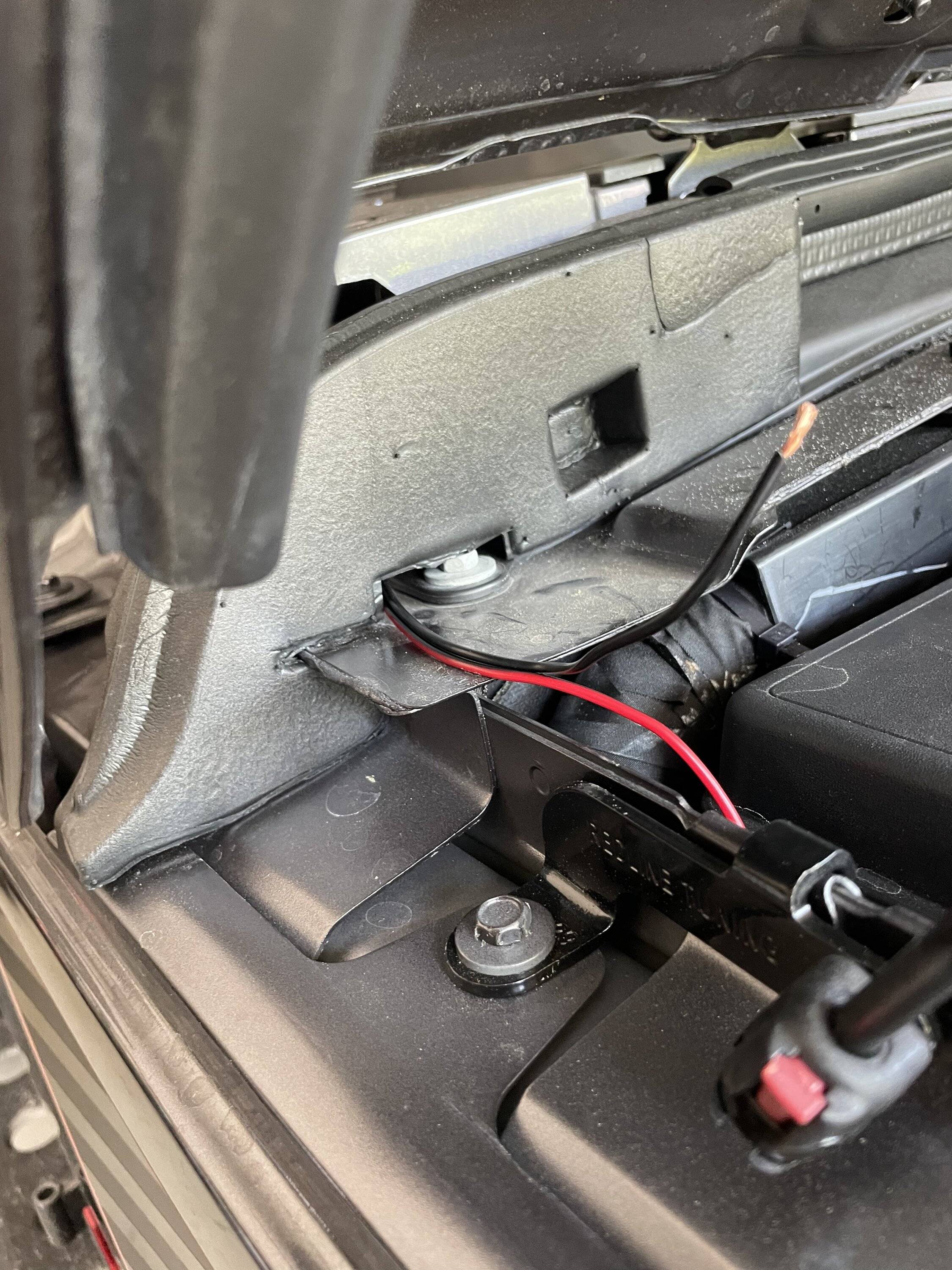 Jeep Wrangler JL Found no drill access through firewall 8E508406-0950-4BD1-A1CD-BC13716ED534