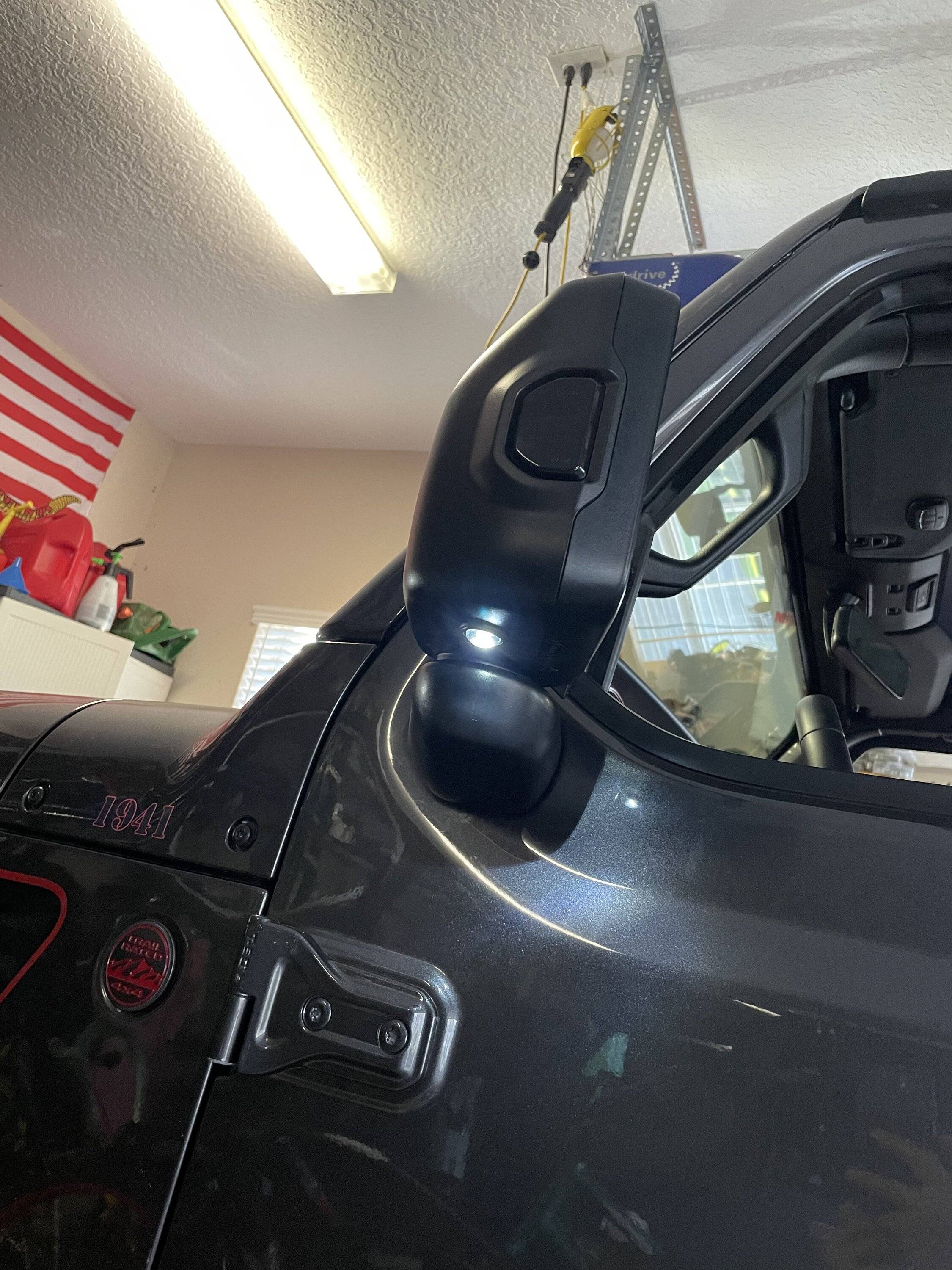 Jeep Wrangler JL Added Mirror Turn Signals F12169D3-E3D9-45F4-AE74-150914692E77
