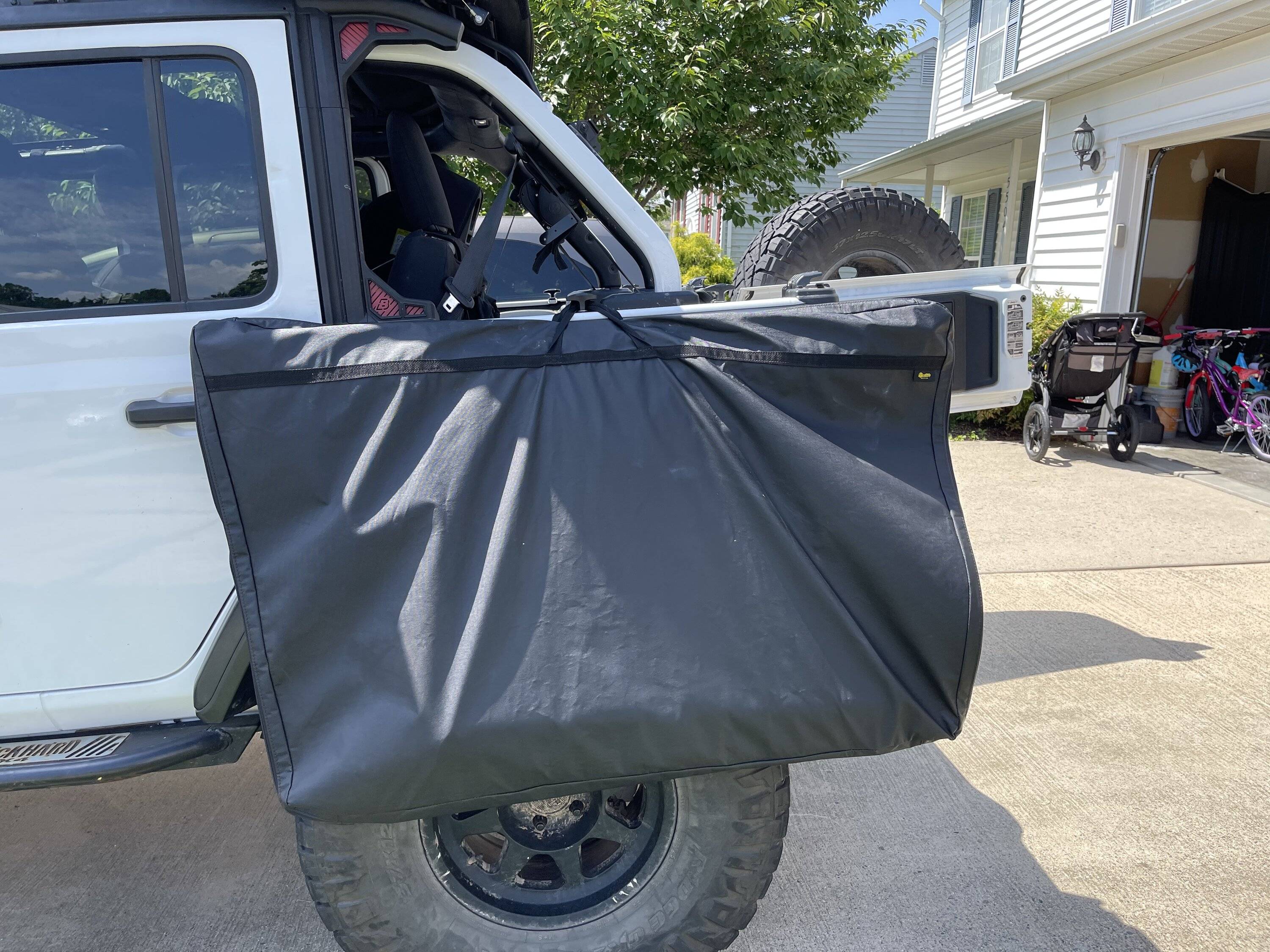 Jeep Wrangler JL Bestop trektop ultra window storage 525B4186-924A-4735-BE96-5F26F2B17ABF