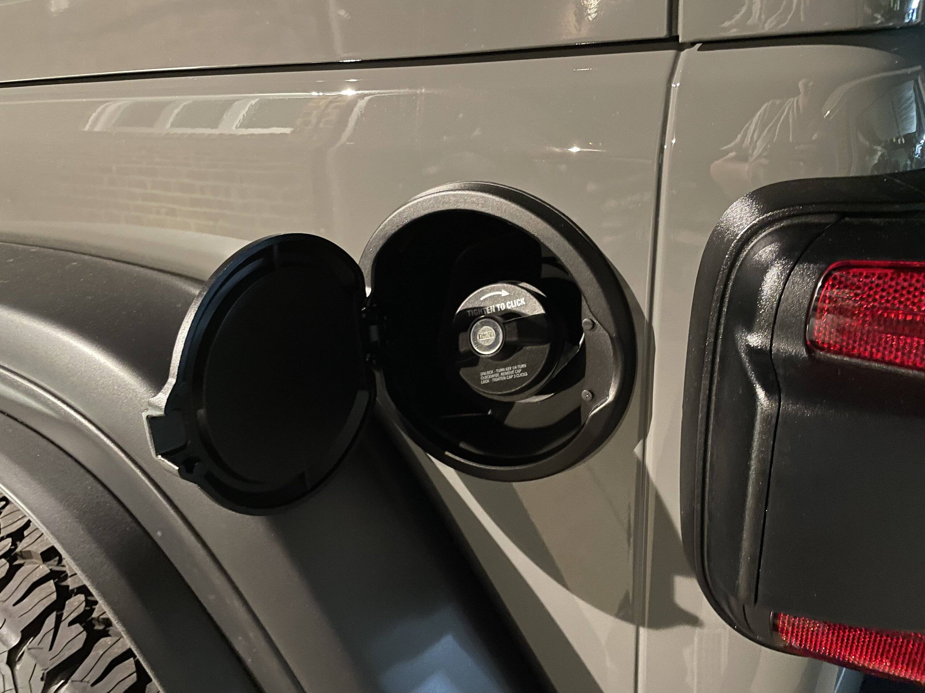 Linskip Locking Fuel Filler Cap For 2018-2025 Jeep Wrangler - View #9