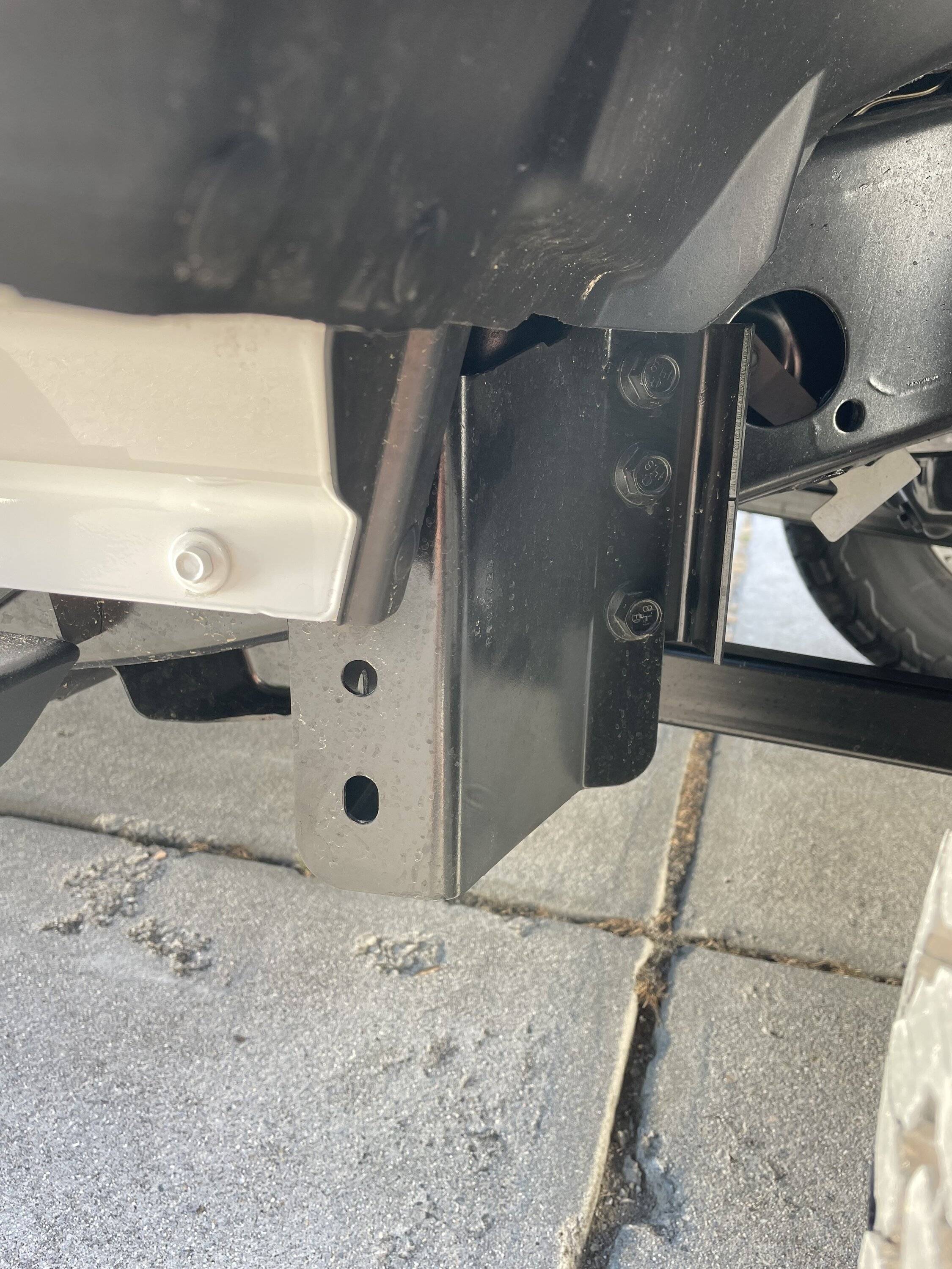 Jeep Wrangler JL What is this bracket? 14021412-0874-4609-9A66-BE3C2658F1C3