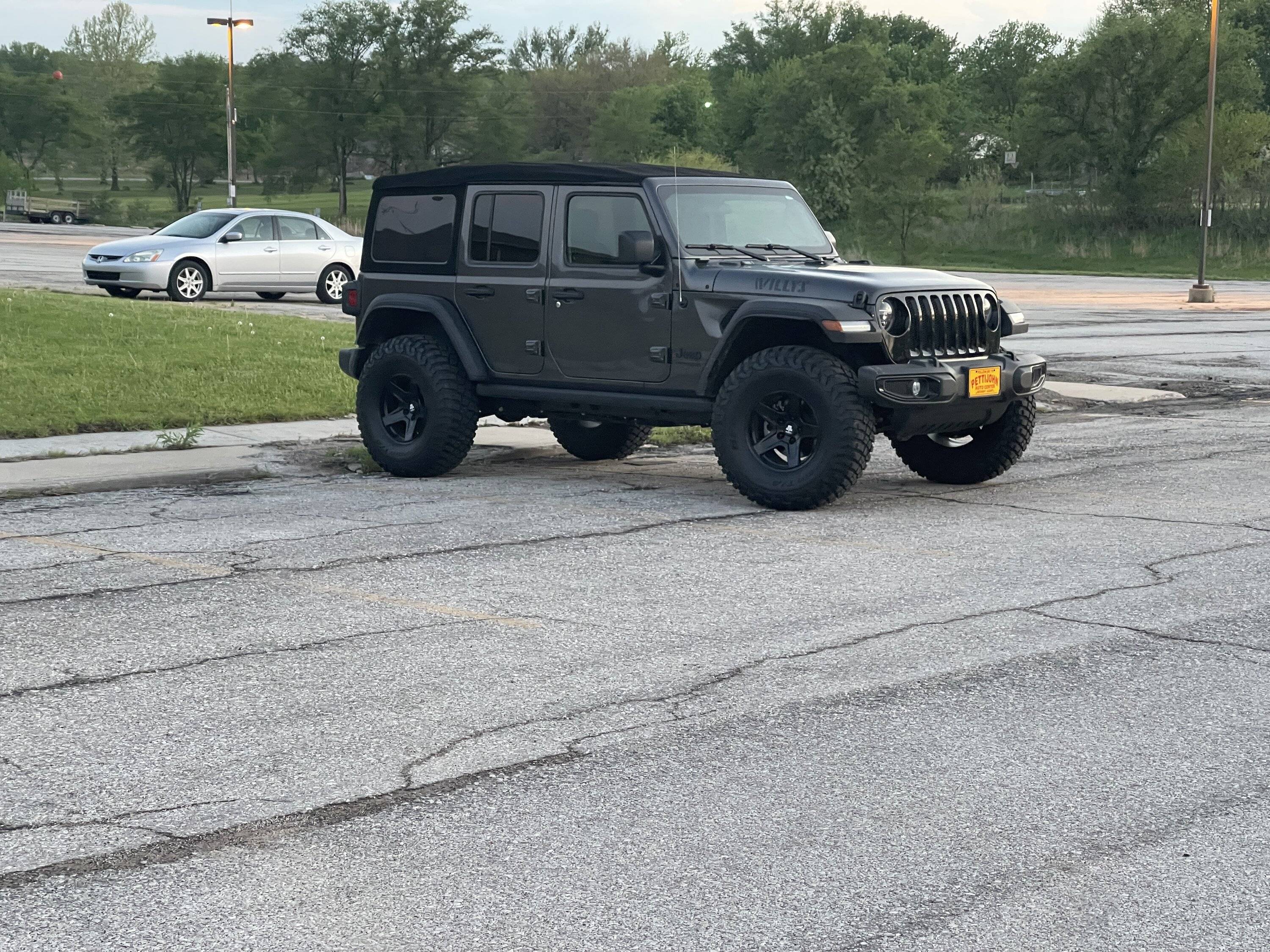 Jeep Wrangler JL JLU Premium Soft Top with hardware B9D23451-07D2-4662-A533-93A0E57112AB