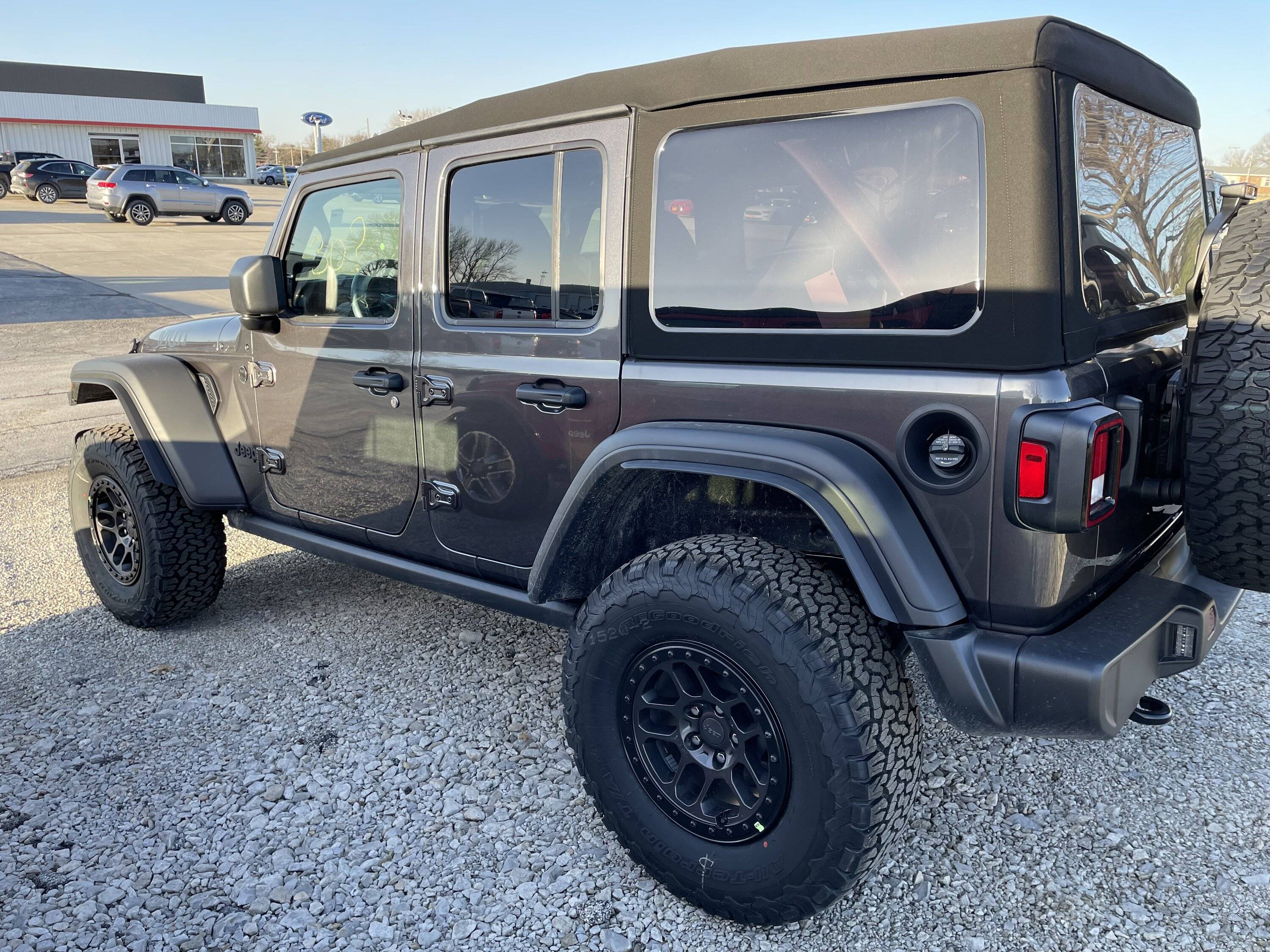 Jeep Wrangler JL JLU Premium Soft Top with hardware ACBE5EAA-260E-4195-A369-E2C95067382A