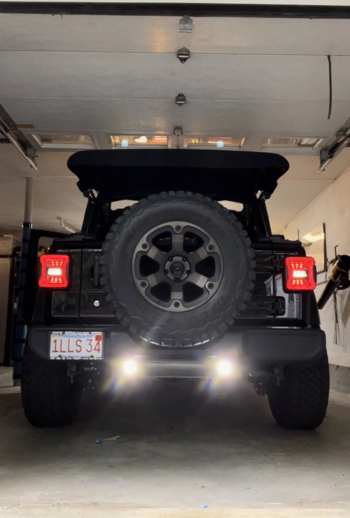 Jeep Wrangler JL Backup Lights 69107453-E471-46A3-A712-C99A28215619