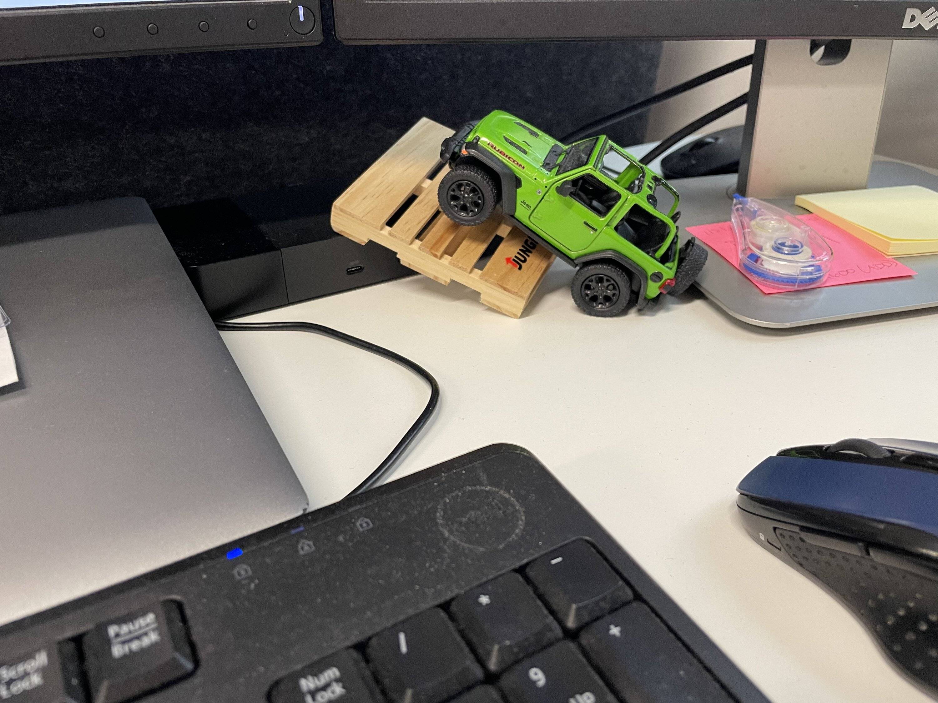 Jeep Wrangler JL Jeeps in the office 5DFD2227-FB59-428B-BD3F-CED20E3F8003