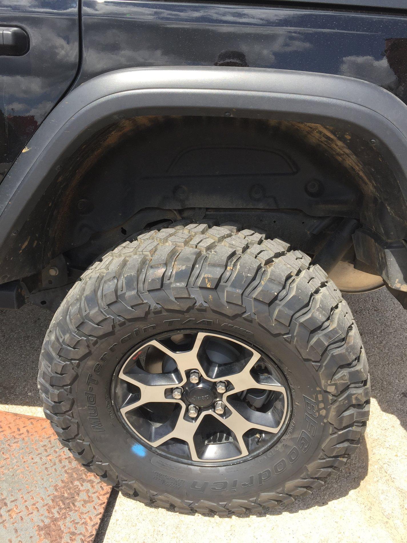 Jeep Wrangler JL Debating between tires IMG_3681.JPG