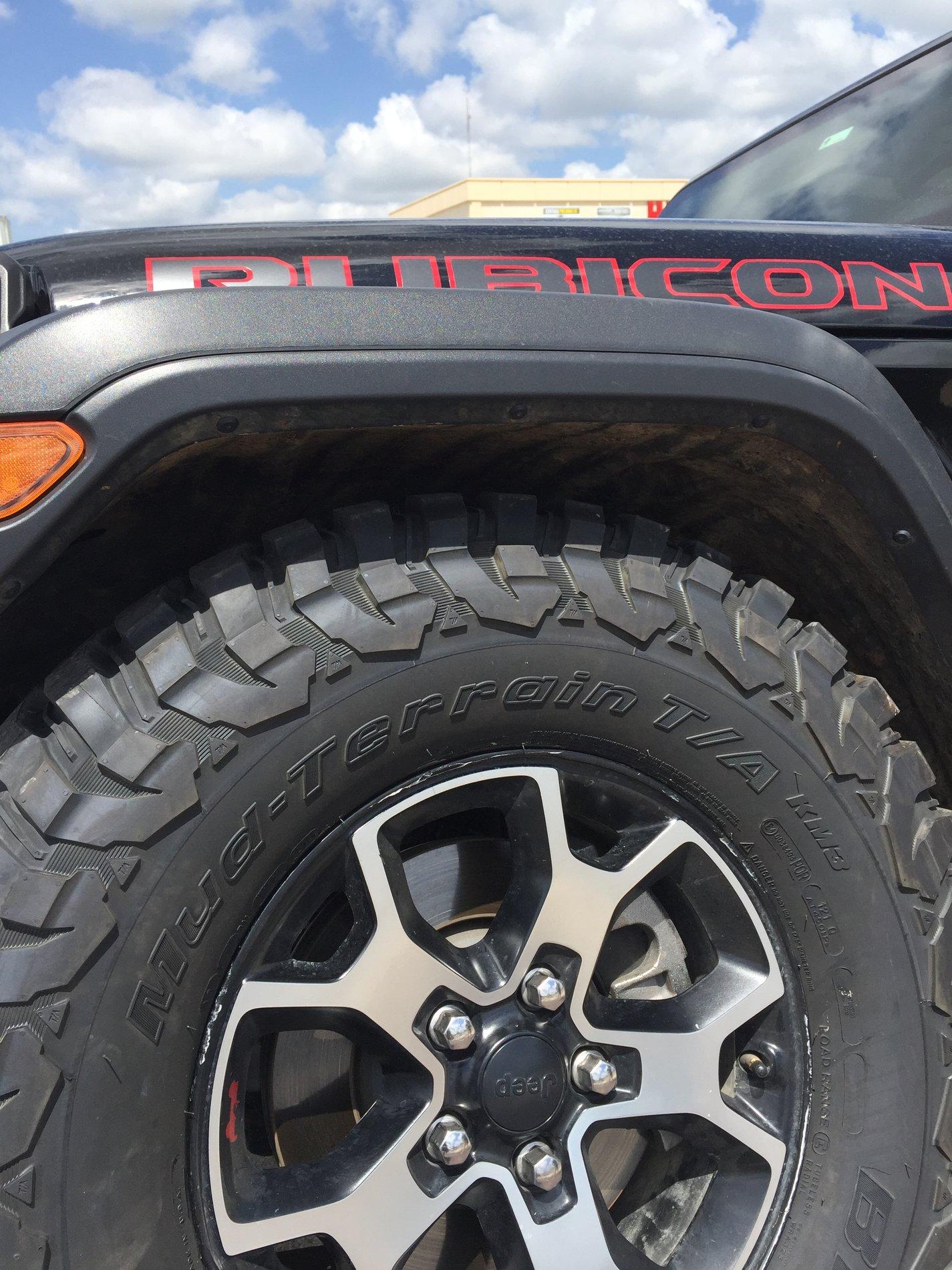 Jeep Wrangler JL Debating between tires IMG_3682.JPG