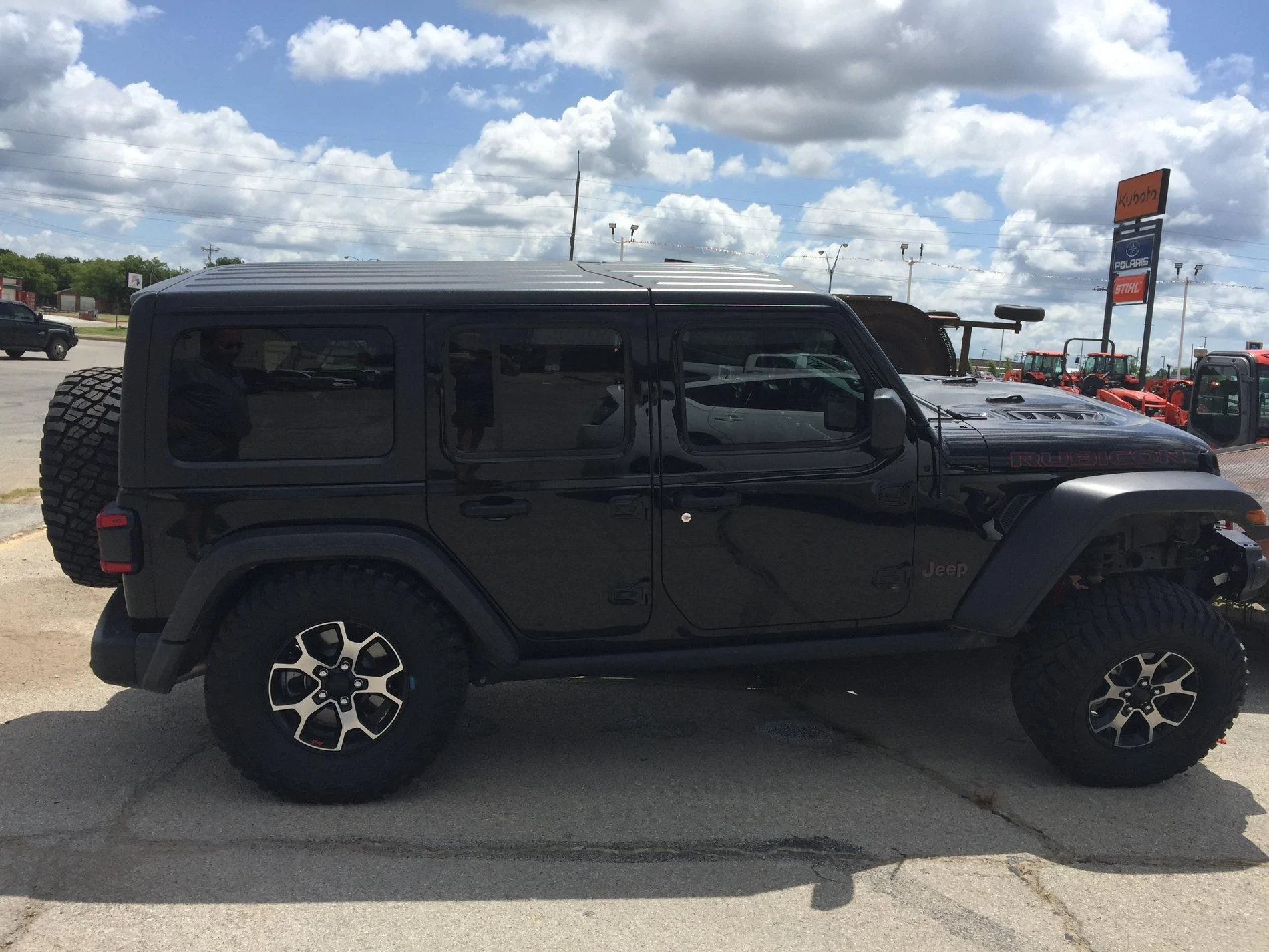Jeep Wrangler JL Debating between tires IMG_3683