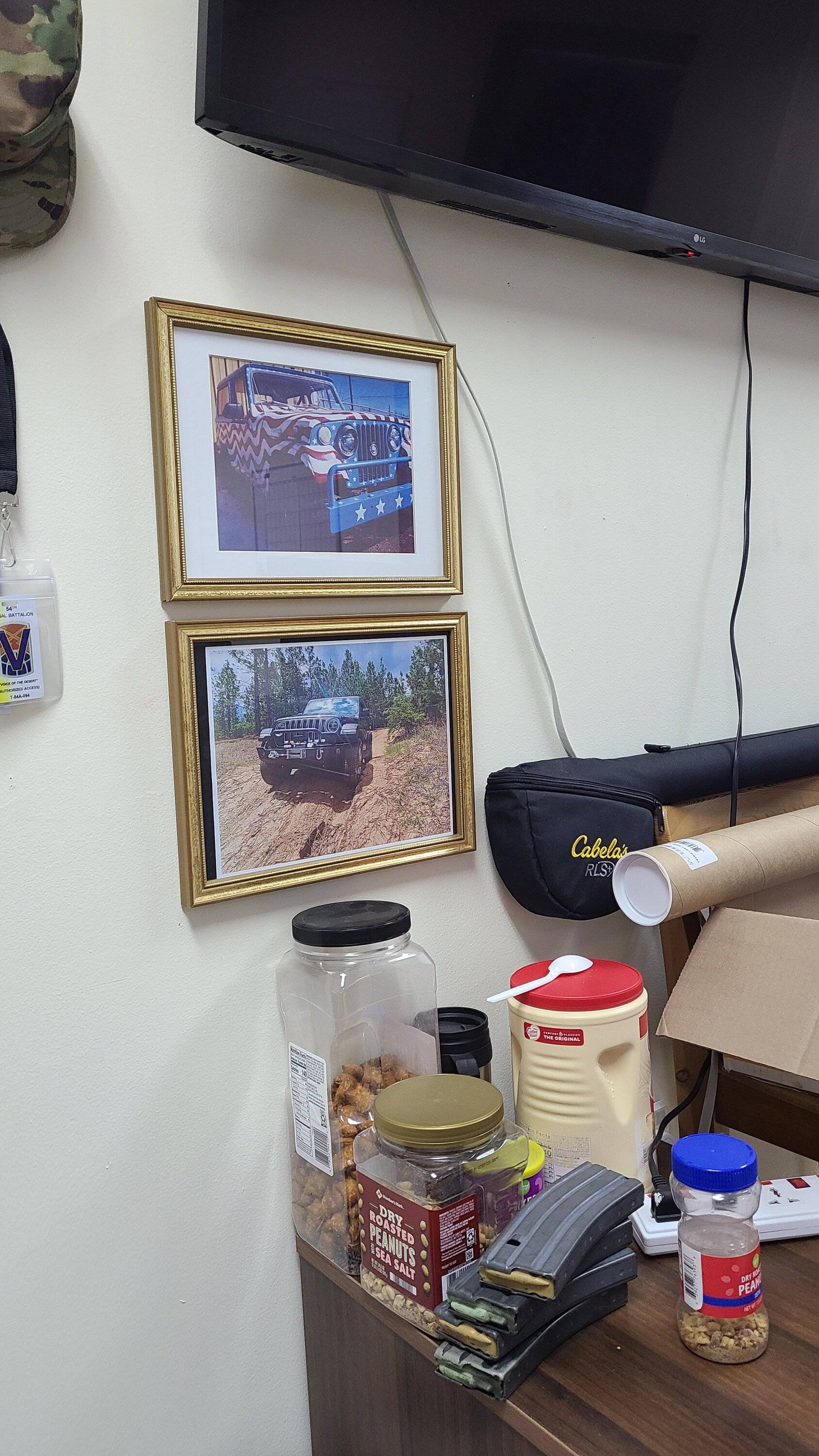 Jeep Wrangler JL Jeeps in the office 20220209_152143
