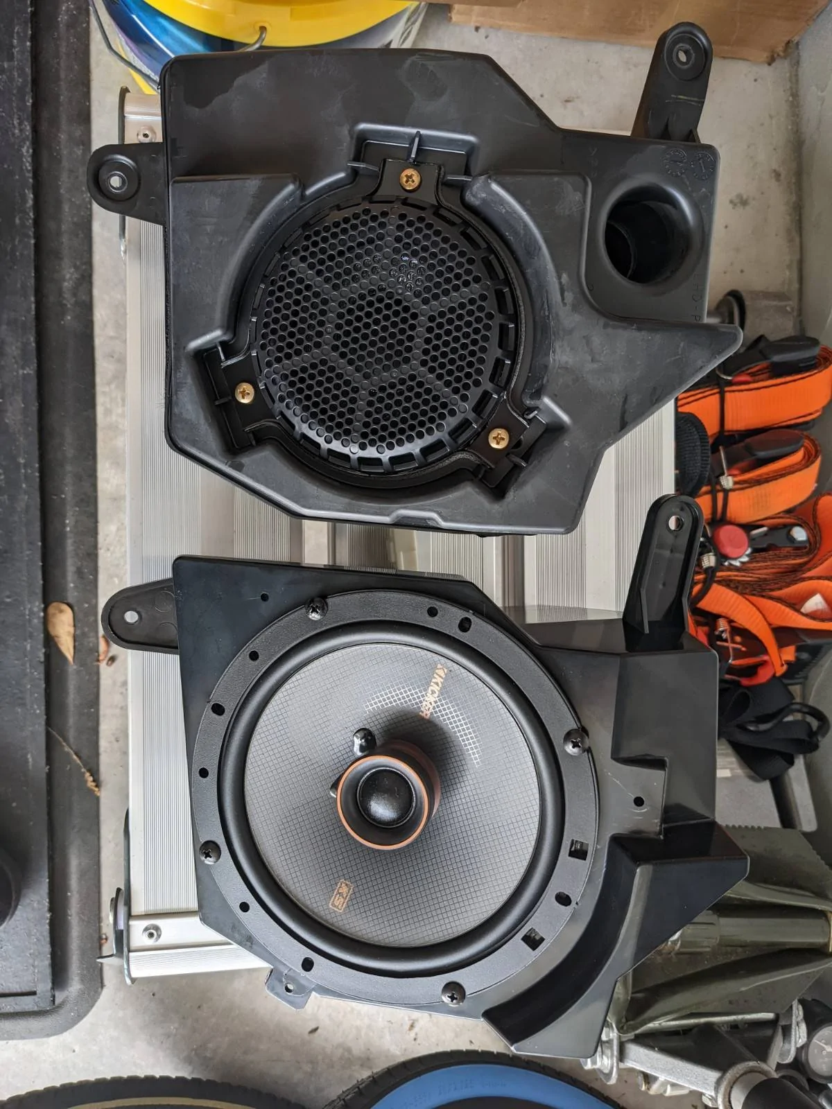 Jeep Wrangler JL Adding an Aftermarket Amp(s) PXL_20220616_210309831