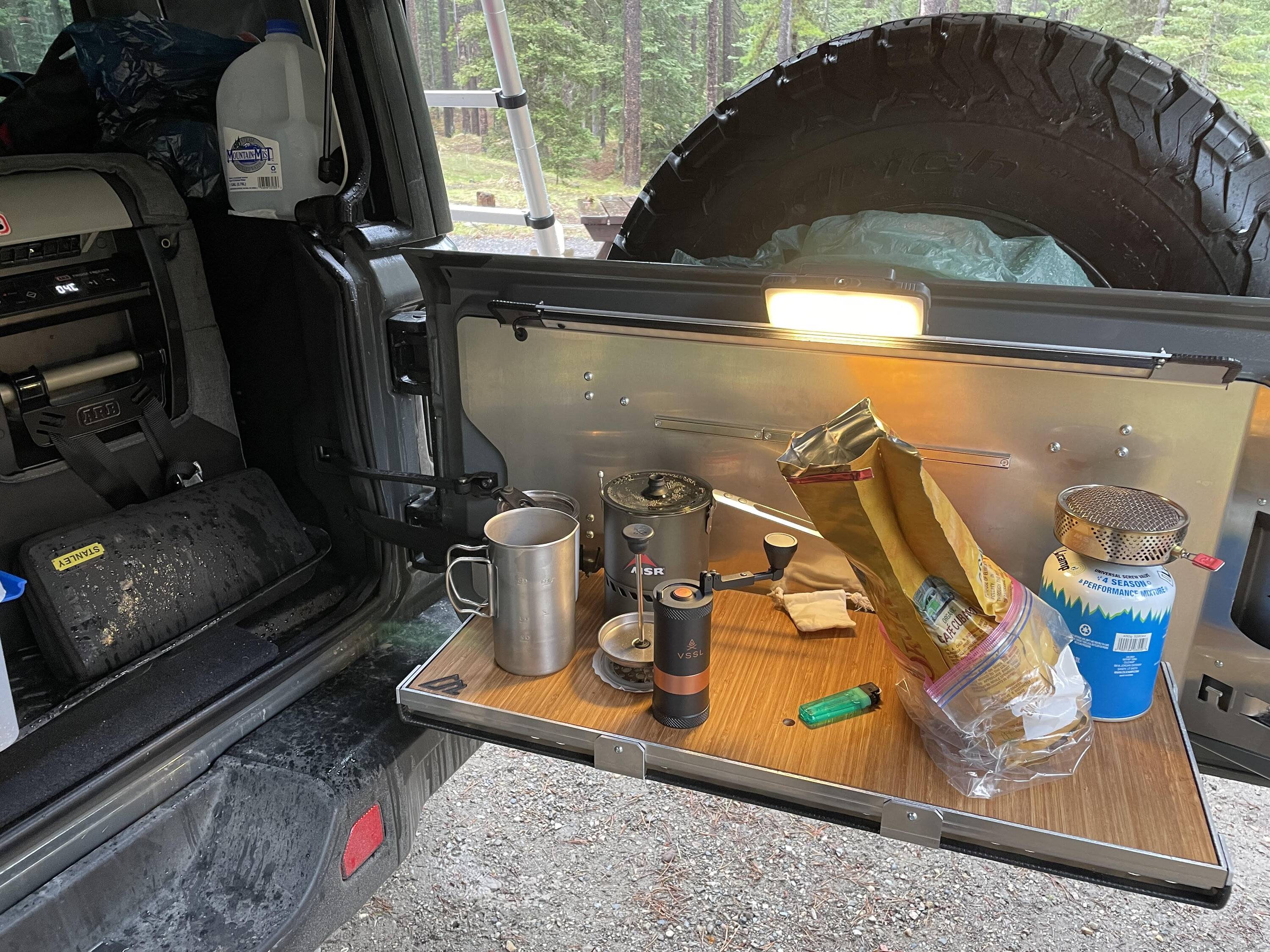 Jeep Wrangler JL Best tailgate table? AAL Versa-Table