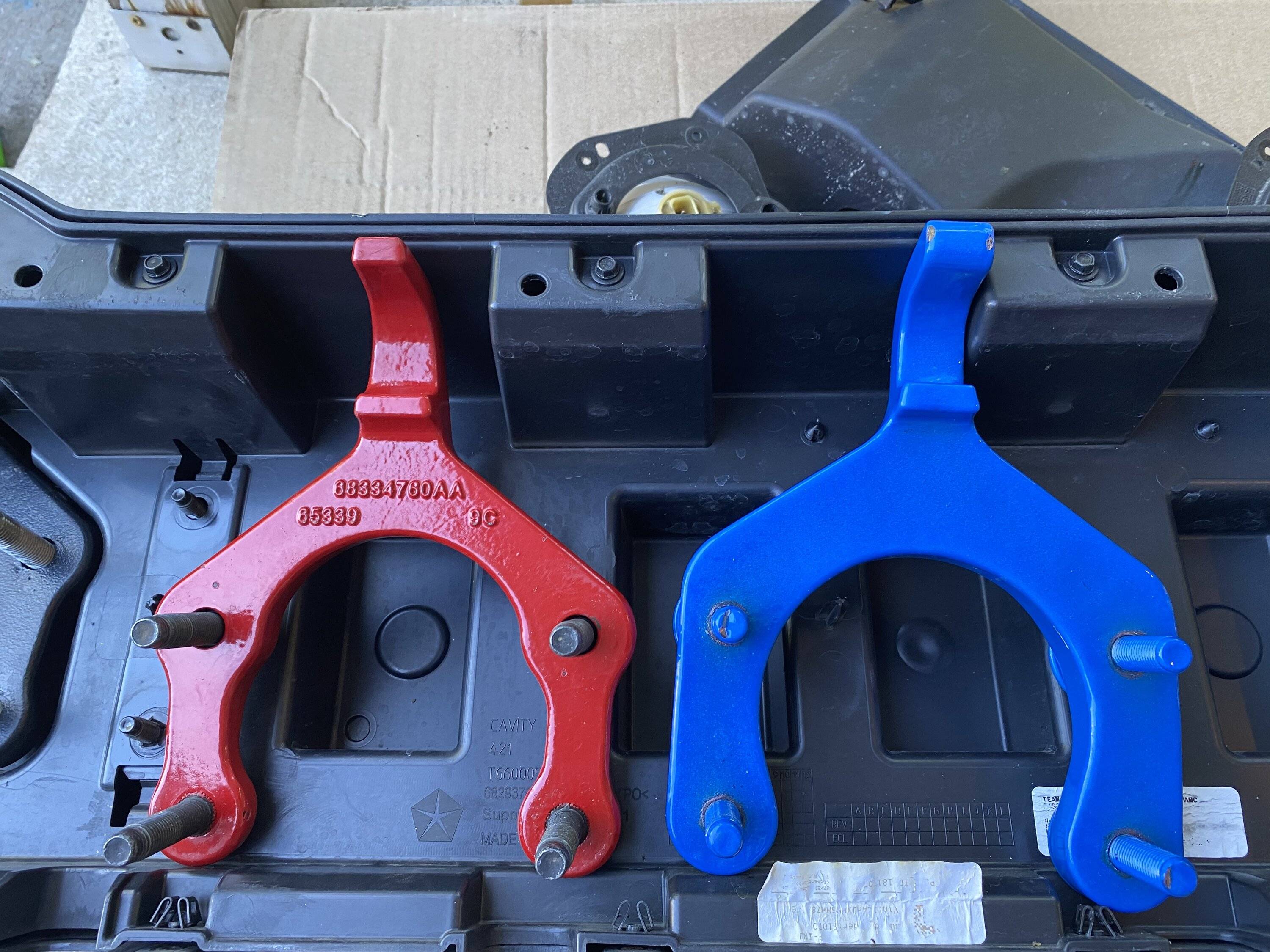 Jeep Wrangler JL JK tow hooks on JL 2851EE15-16E1-41FE-8A76-940DFA437174